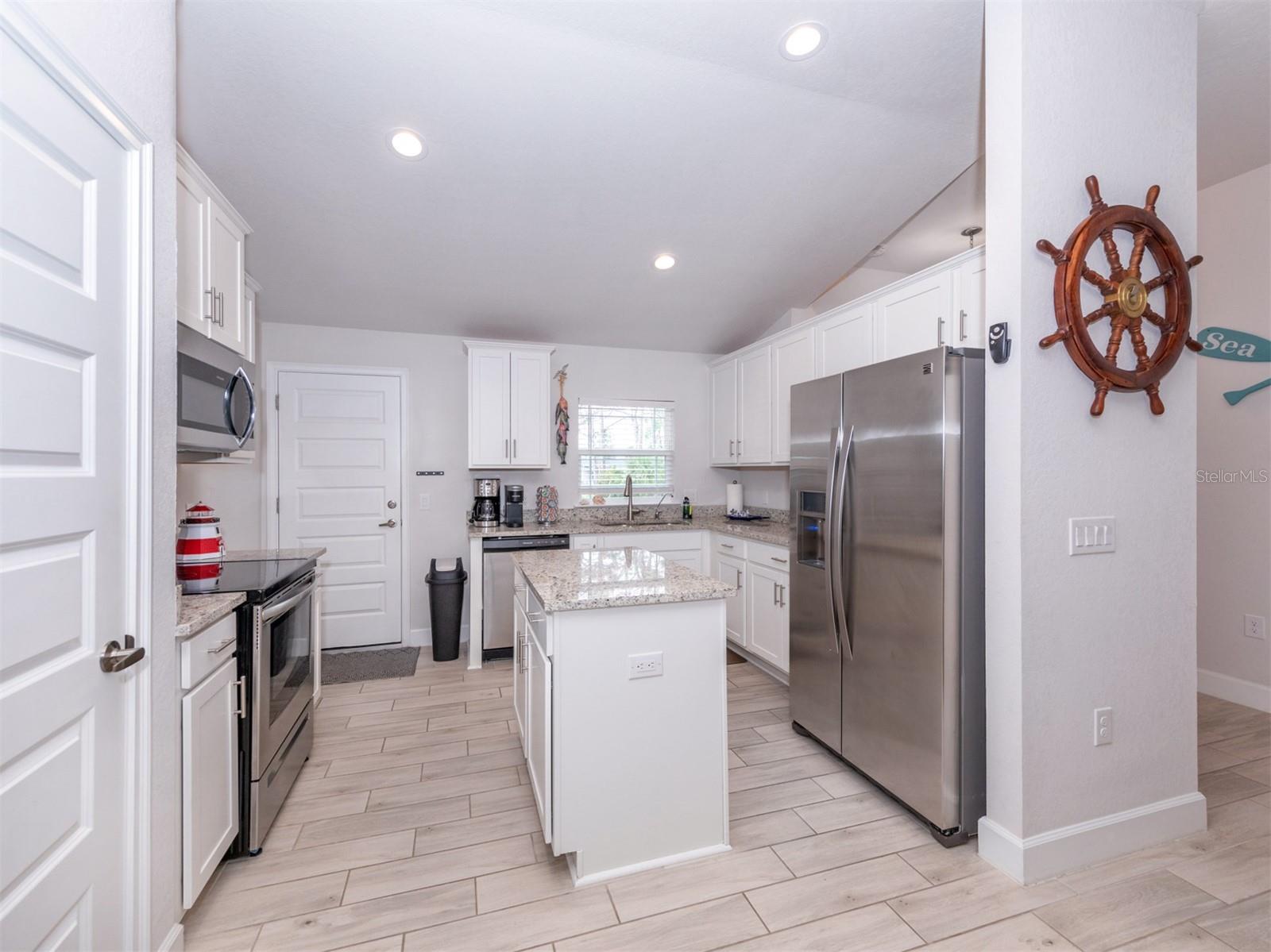 886 EUCLID RD — photo 13