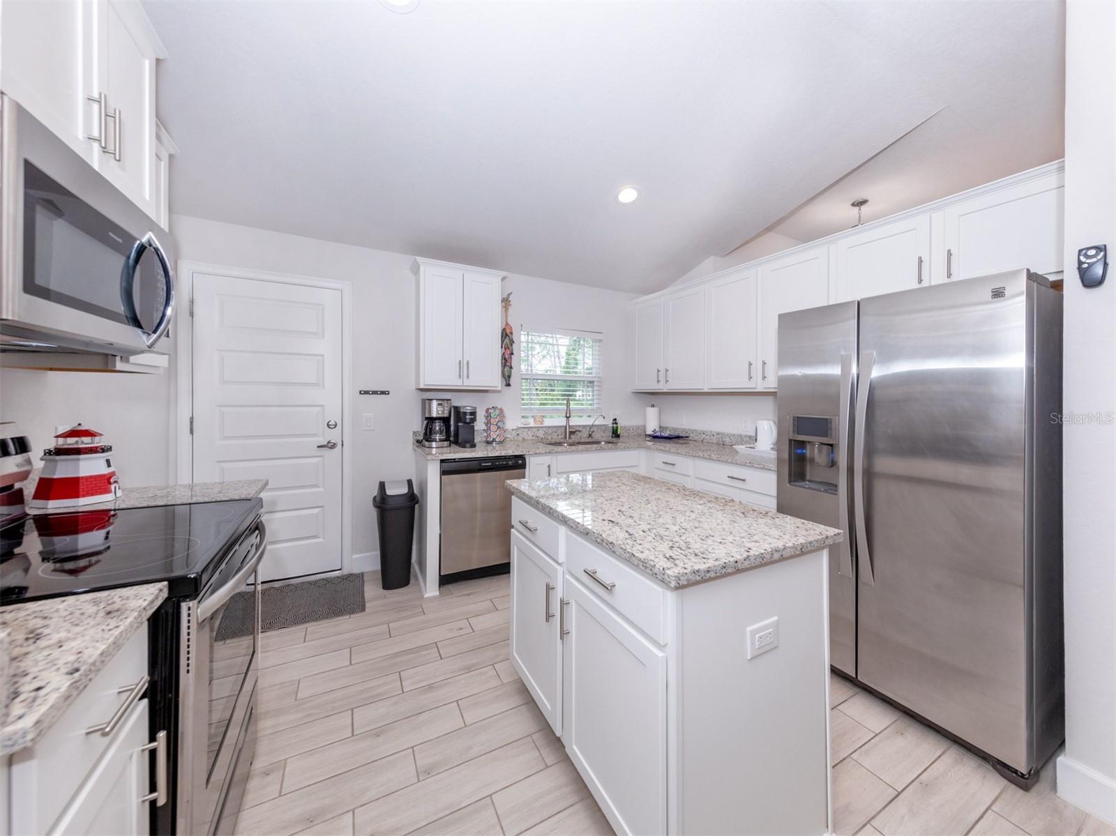 886 EUCLID RD — photo 14