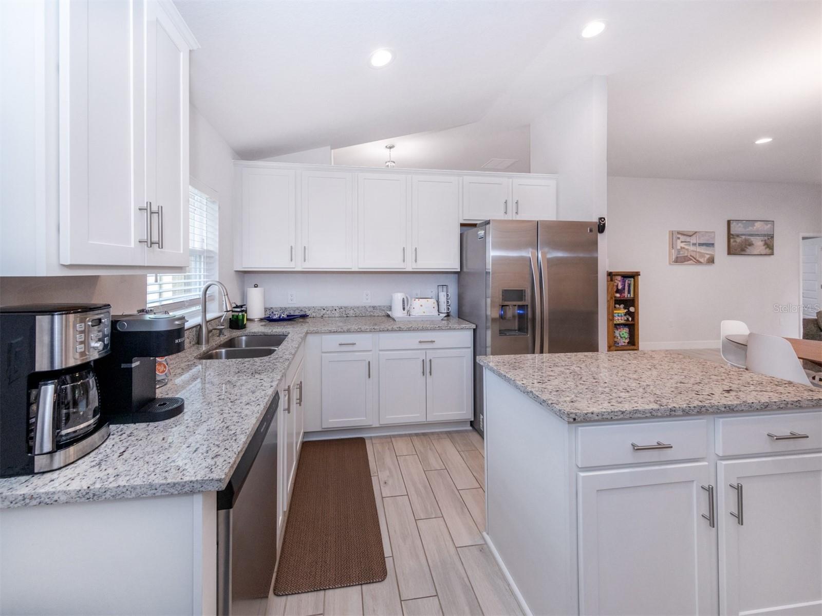 886 EUCLID RD — photo 18