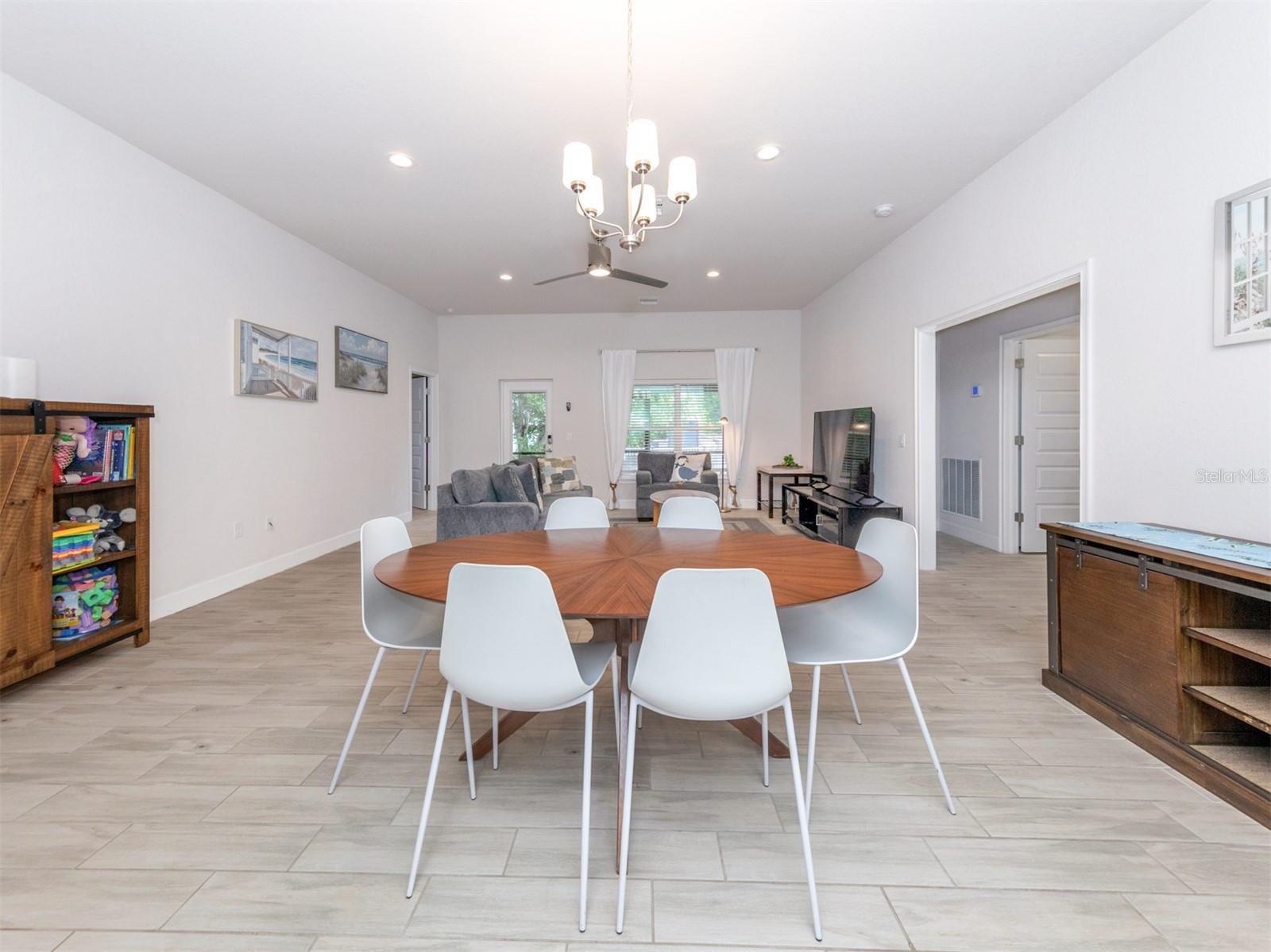 886 EUCLID RD — photo 12