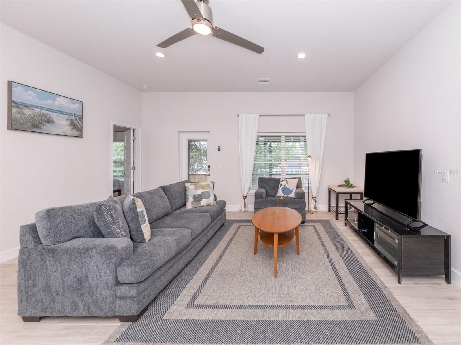 886 EUCLID RD — photo 8