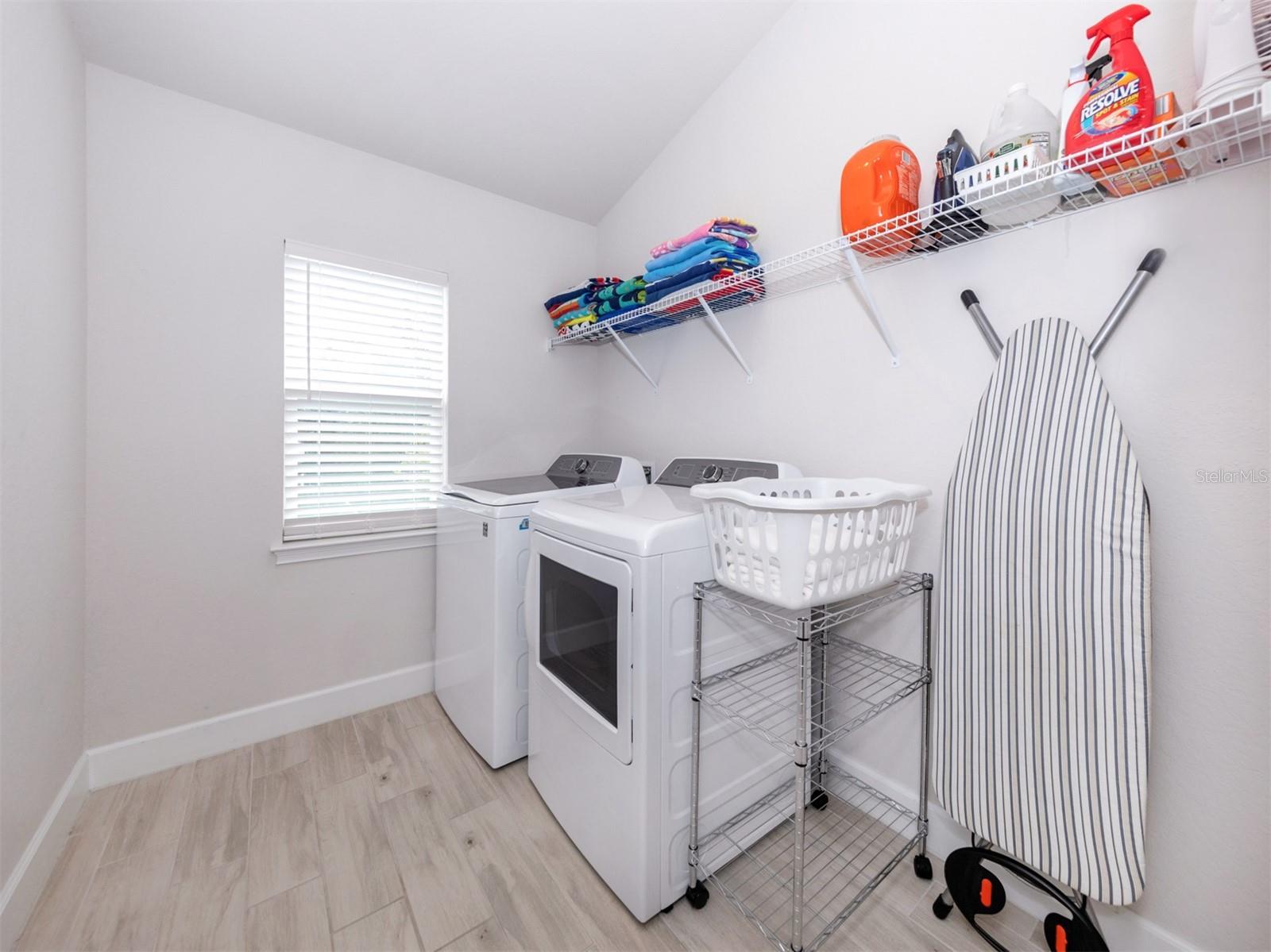 886 EUCLID RD — photo 27