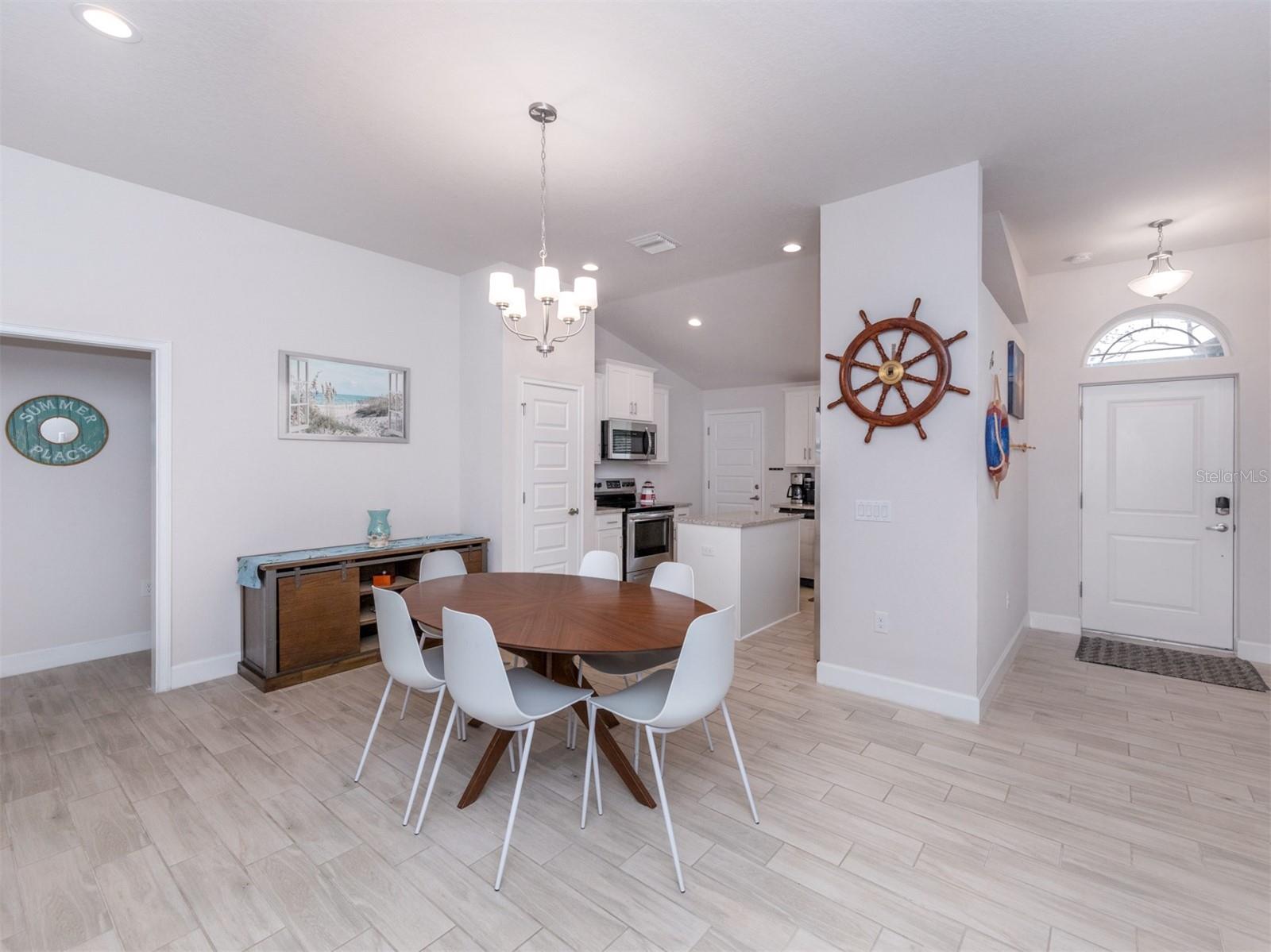 886 EUCLID RD — photo 11