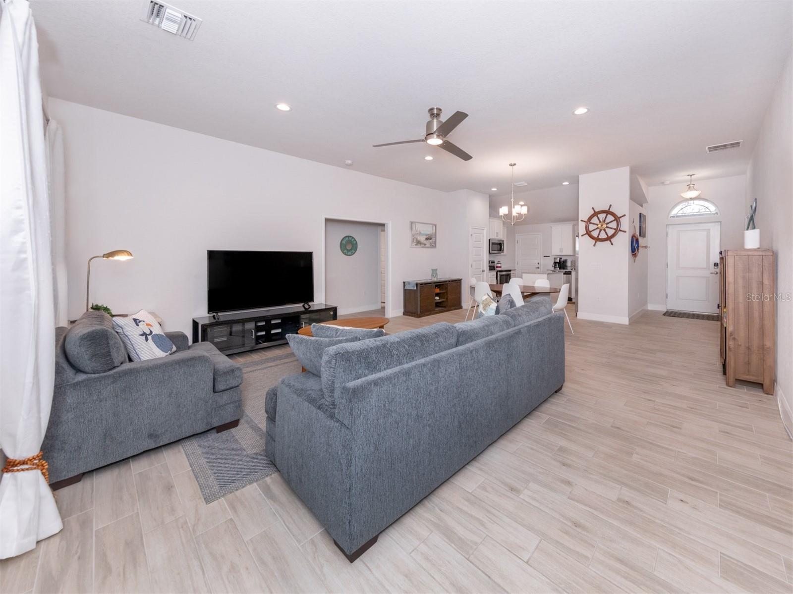 886 EUCLID RD — photo 4