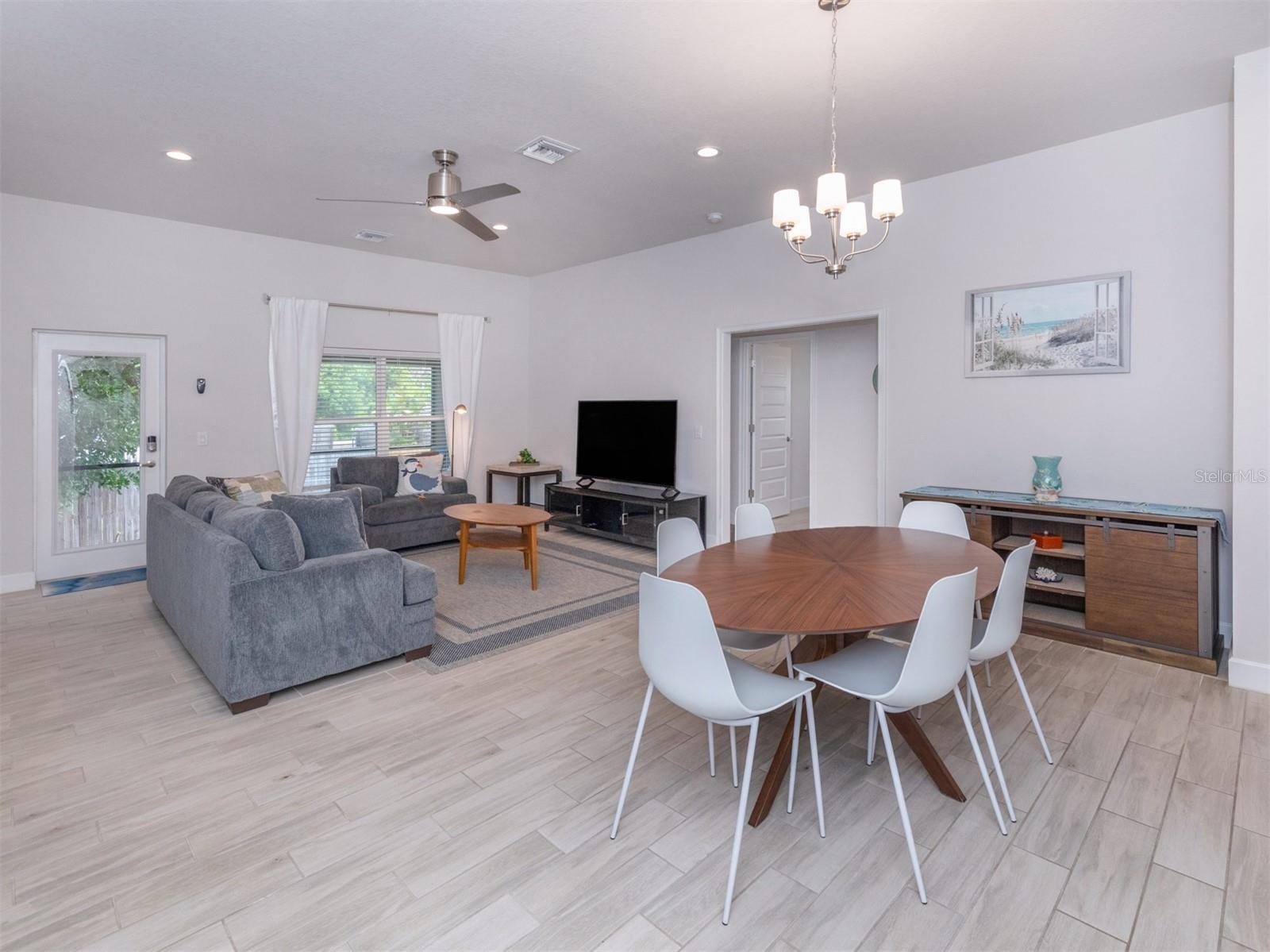 886 EUCLID RD — photo 3