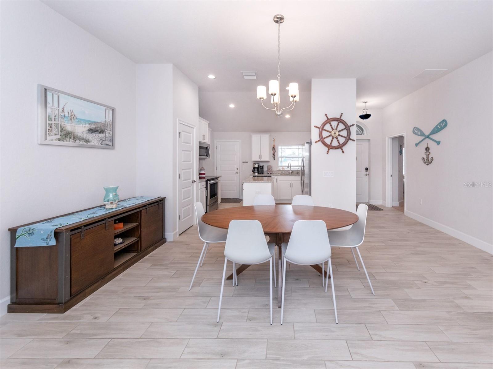 886 EUCLID RD — photo 10