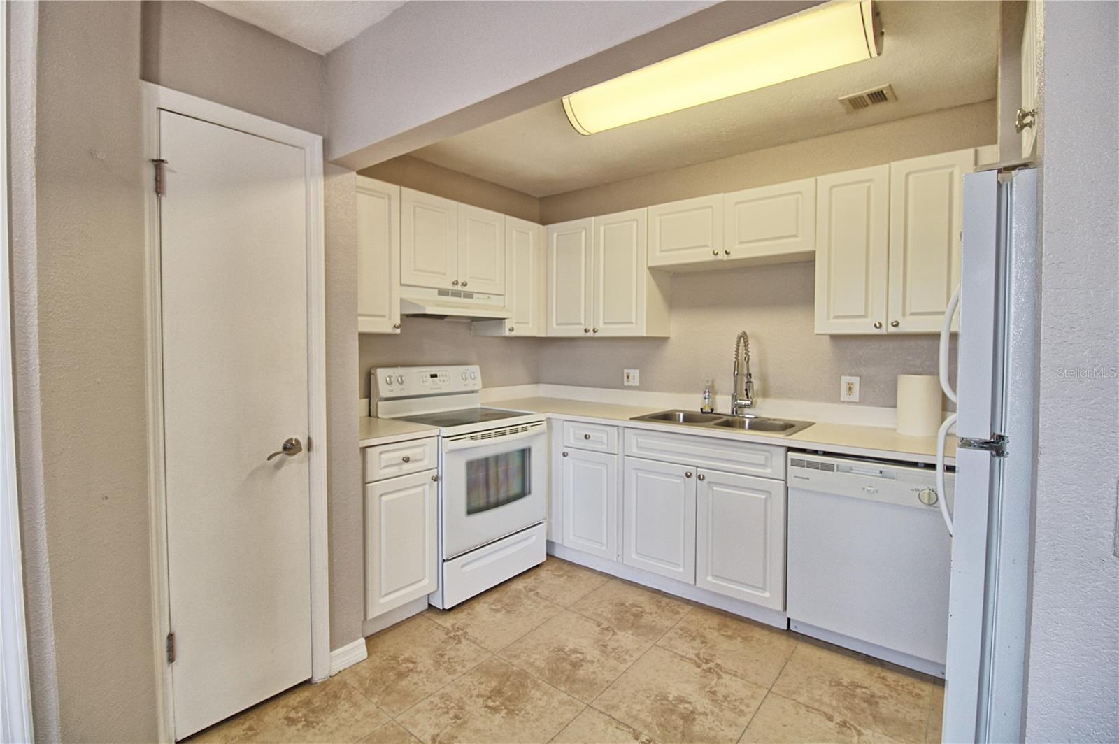 13760 ORANGE SUNSET DR #201 — photo 5
