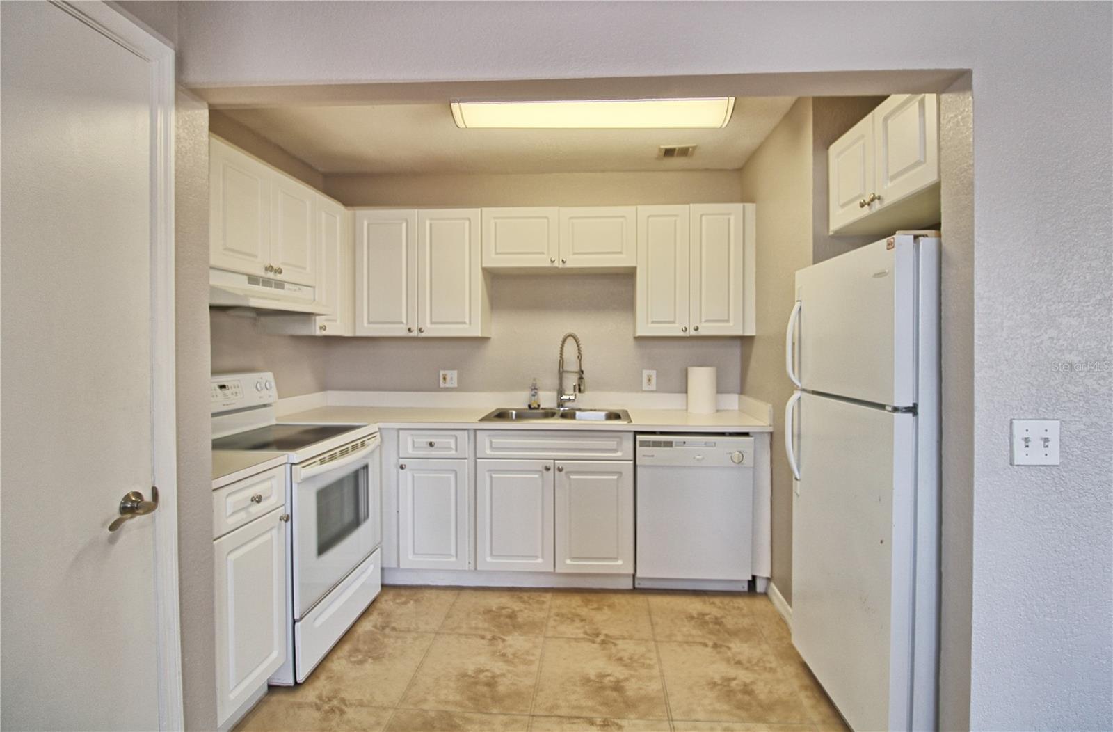 13760 ORANGE SUNSET DR #201 — photo 6