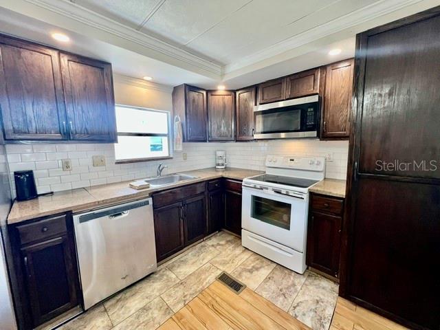 10818 FREEDOM DR — photo 10
