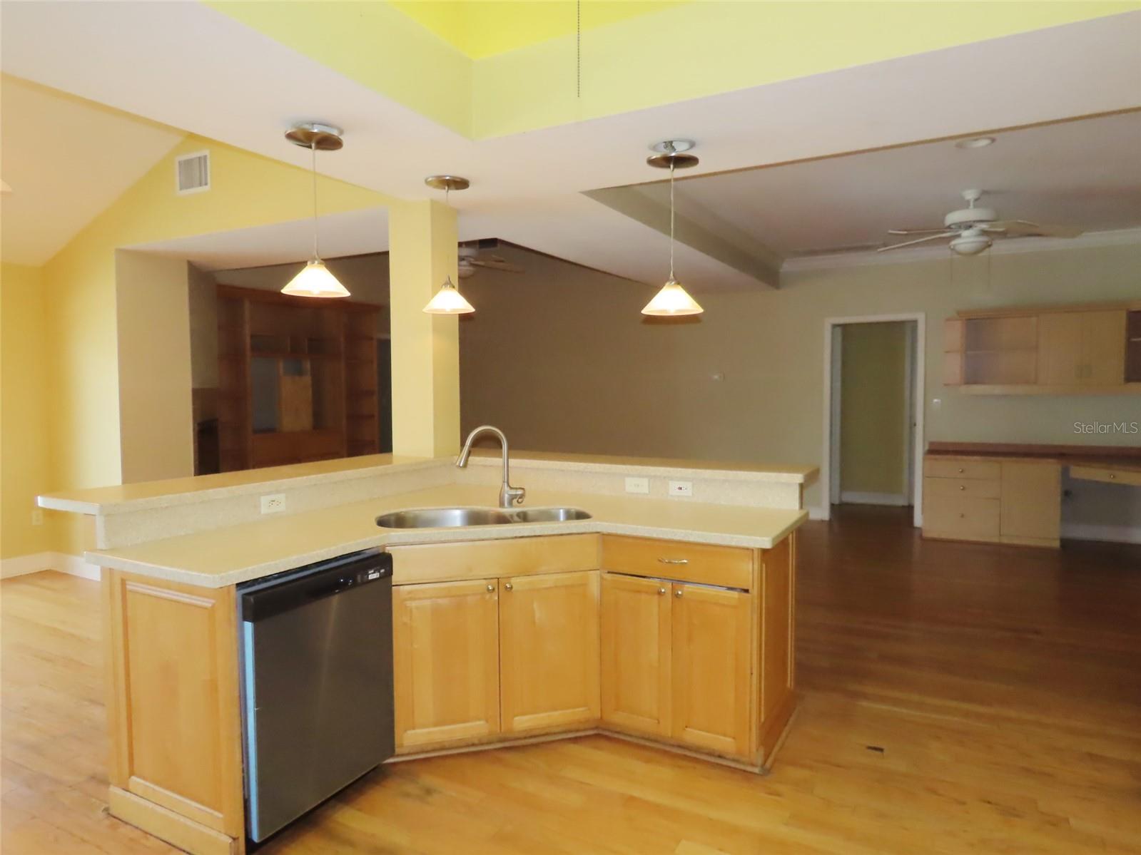 7555 PINE VALLEY LN — photo 7