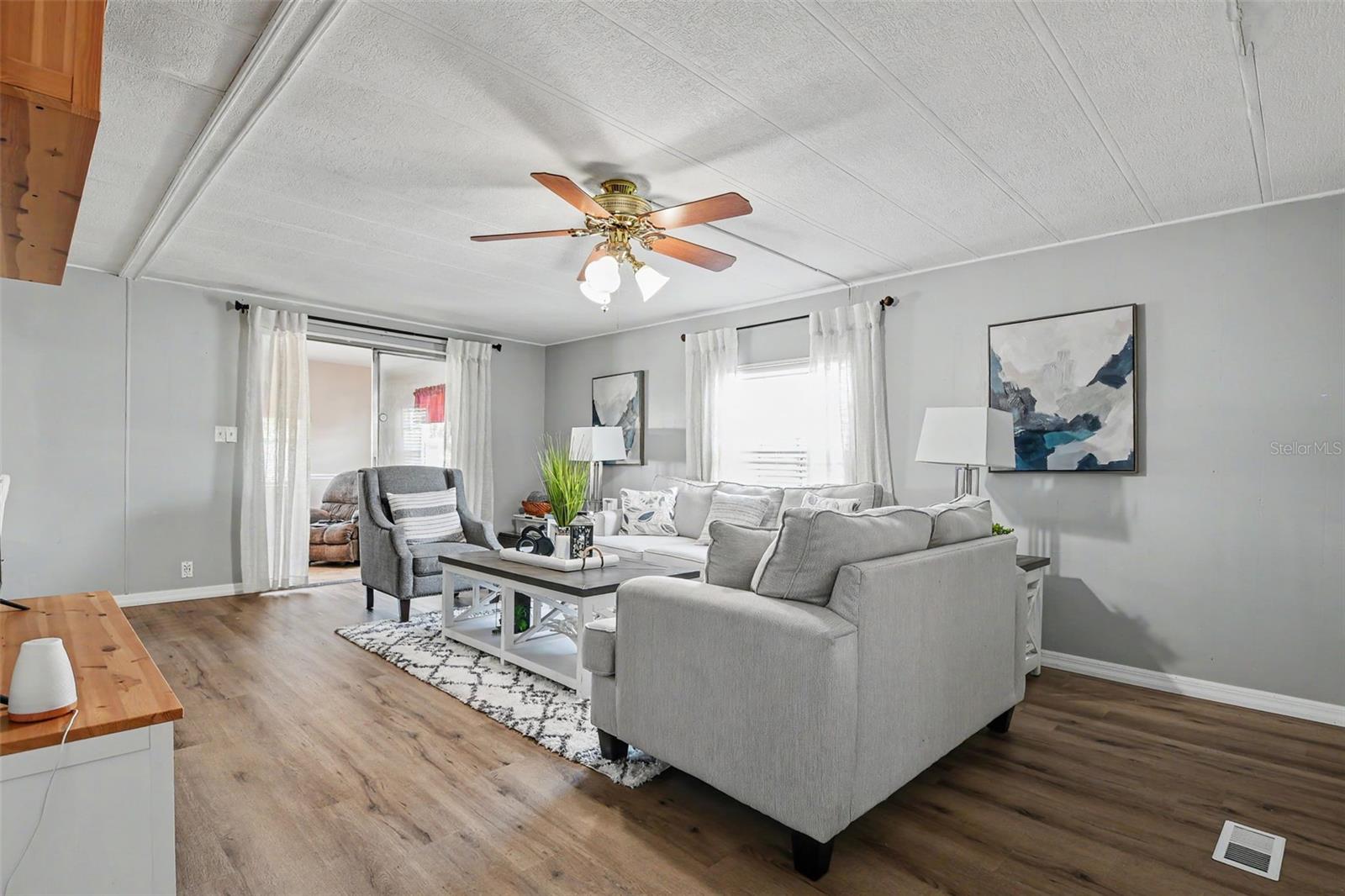 3902 JULIE DR — photo 6