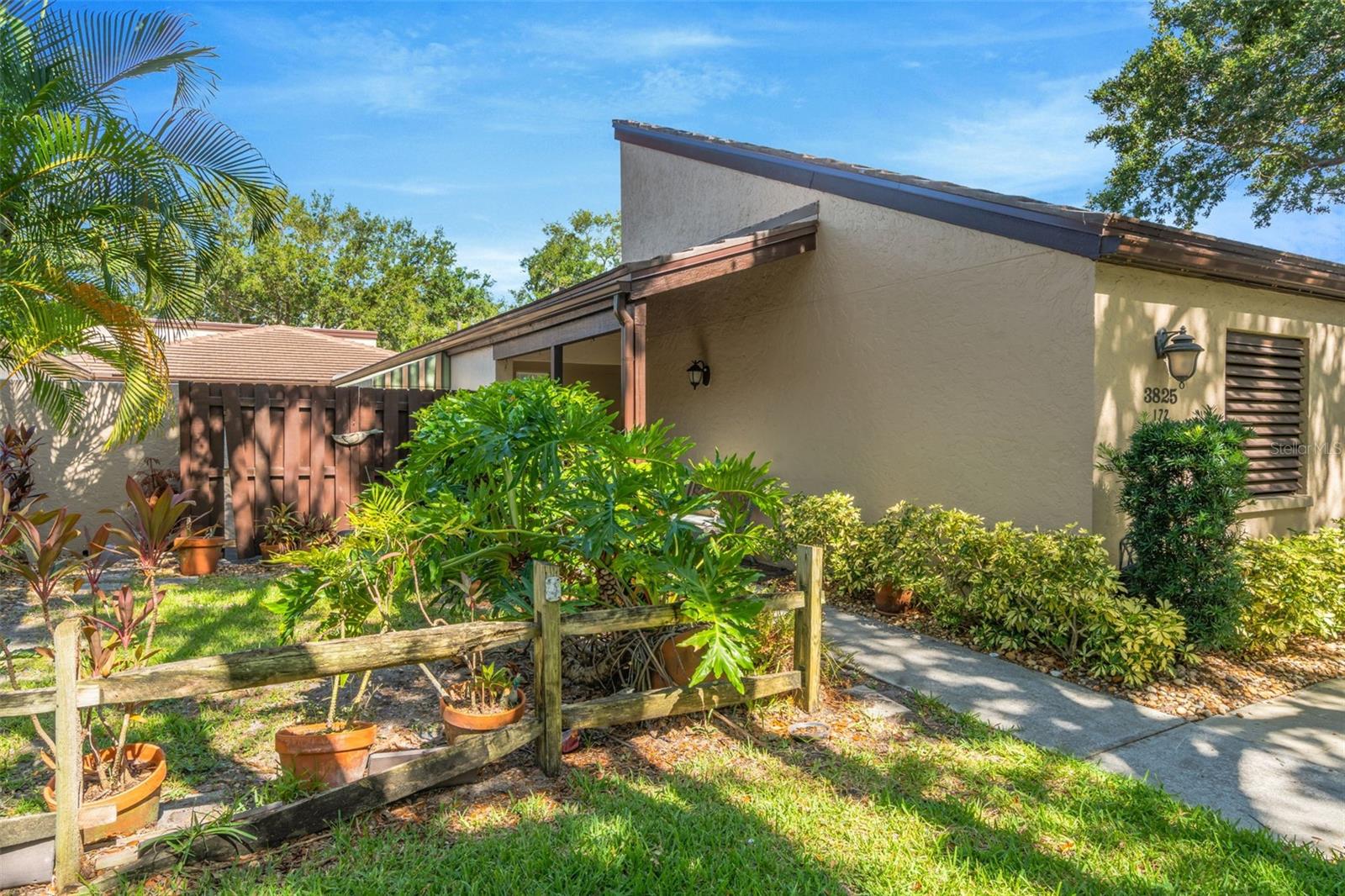 3825 GLEN OAKS MANOR DR — photo 17