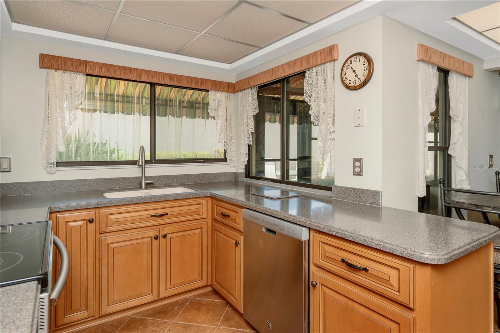 3825 GLEN OAKS MANOR DR — photo 3