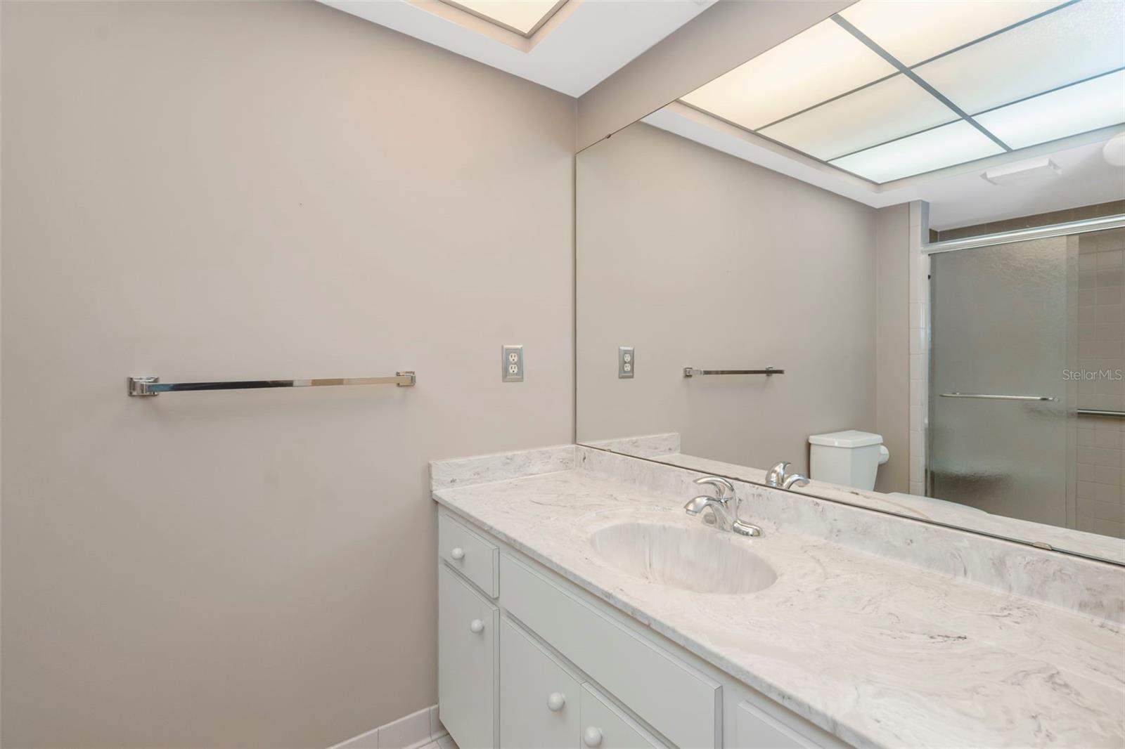 3825 GLEN OAKS MANOR DR — photo 7