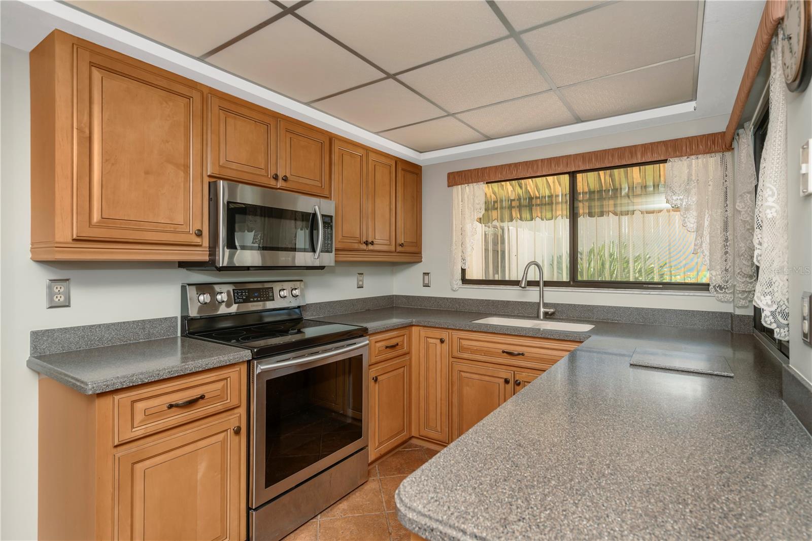 3825 GLEN OAKS MANOR DR — photo 2