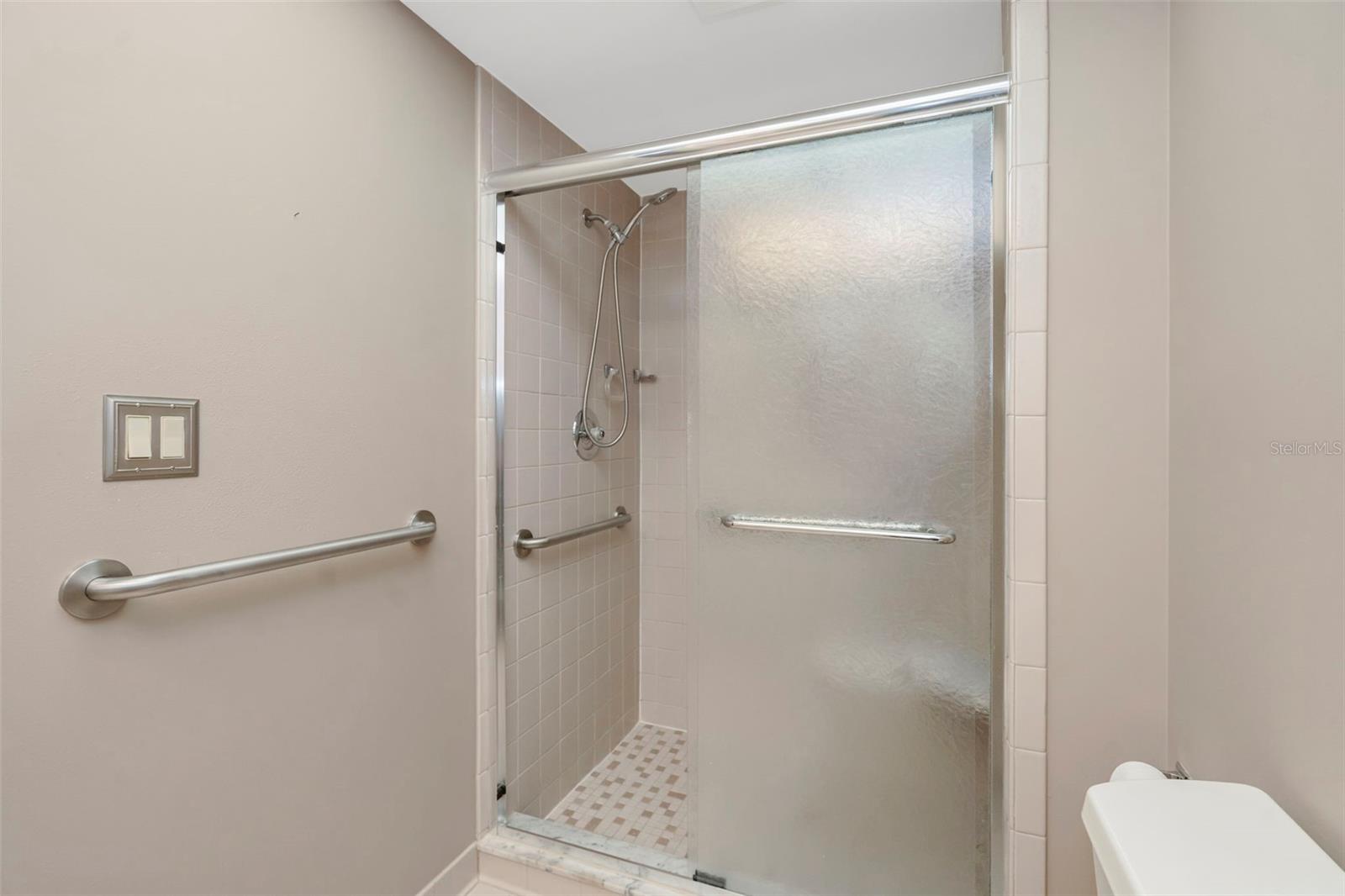 3825 GLEN OAKS MANOR DR — photo 8