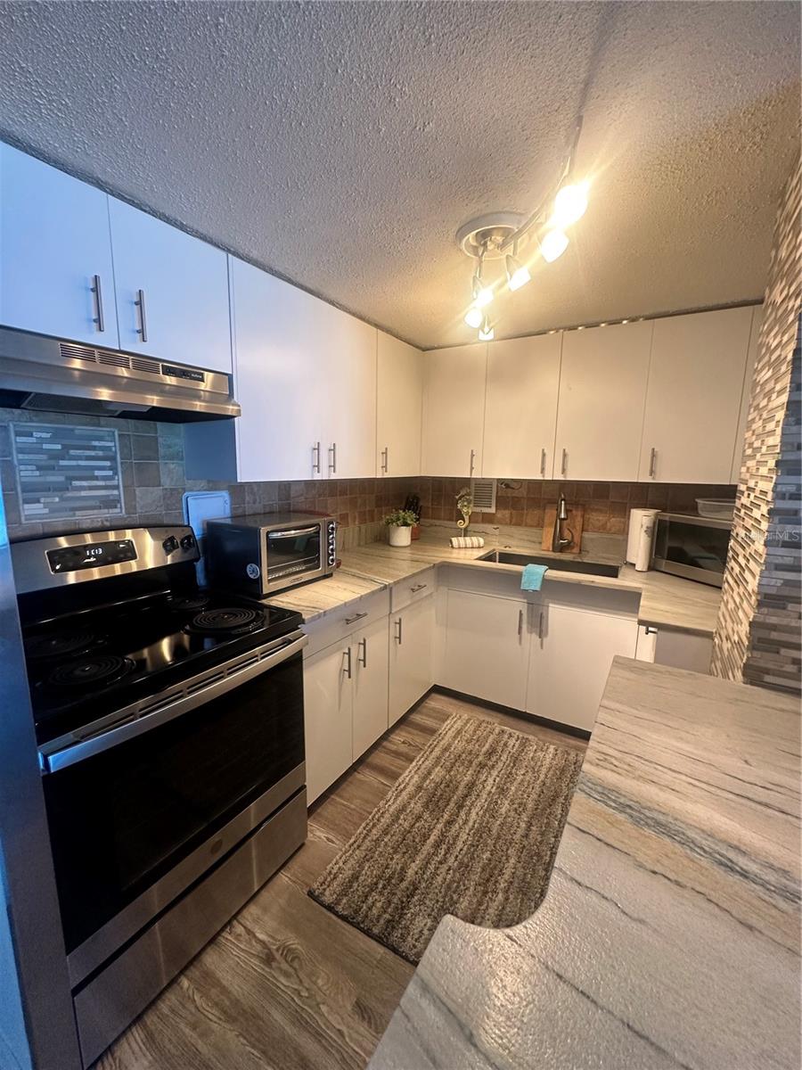 880 MANDALAY AVE #309 — photo 20