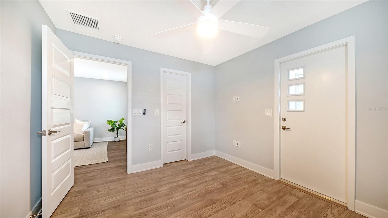 2554 FLOYD ST — photo 30