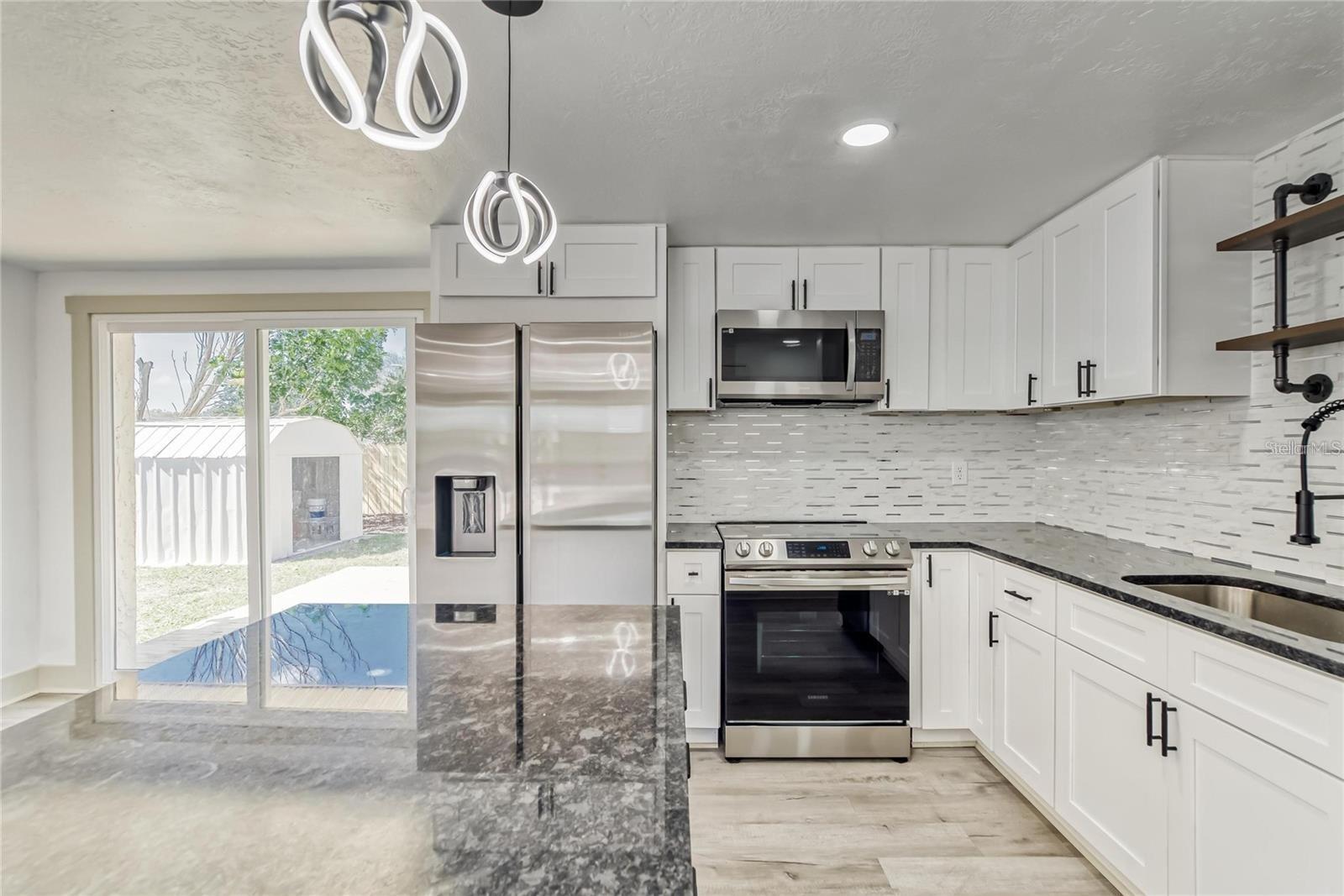 1300 MELONWOOD AVE — photo 4