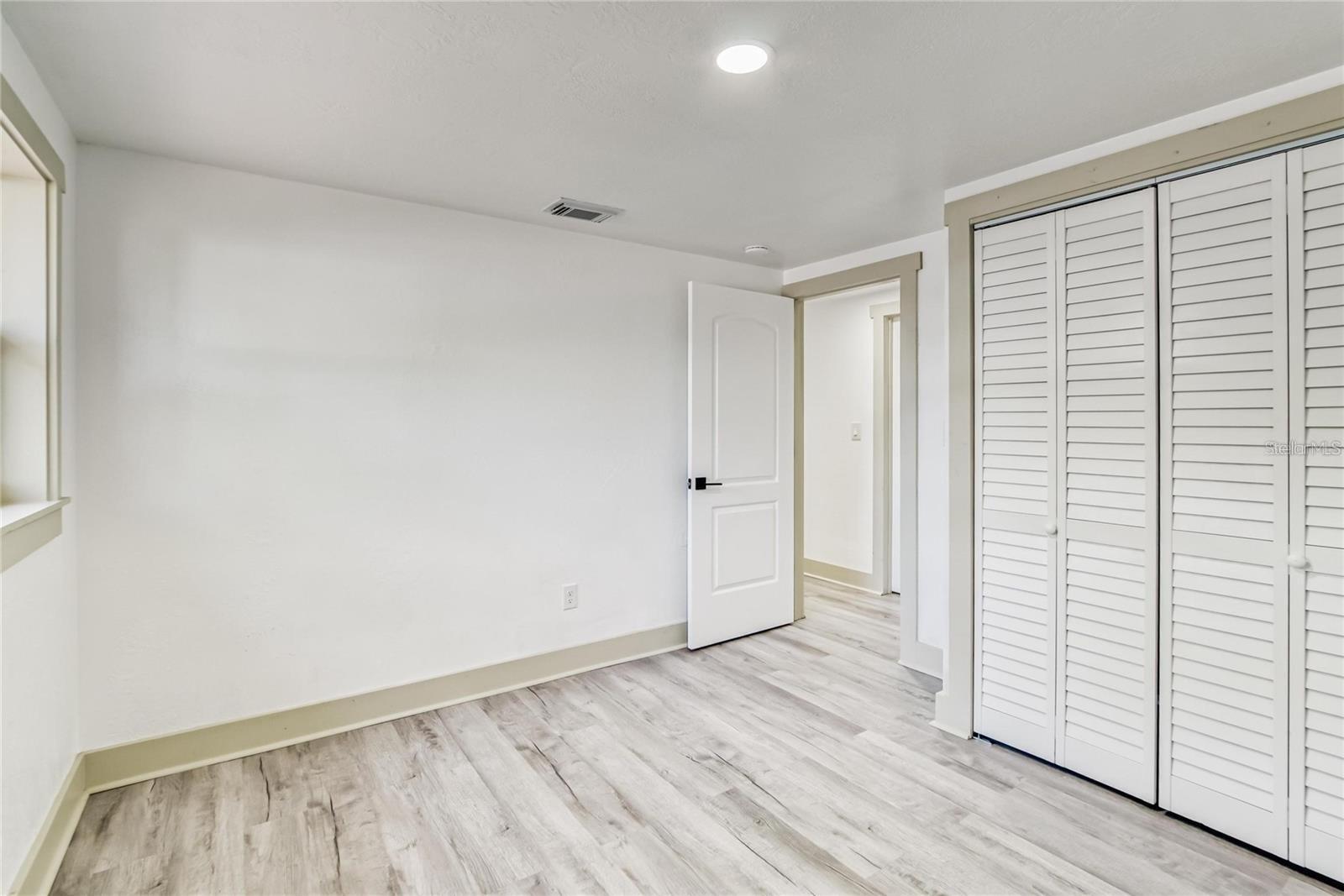 1300 MELONWOOD AVE — photo 9