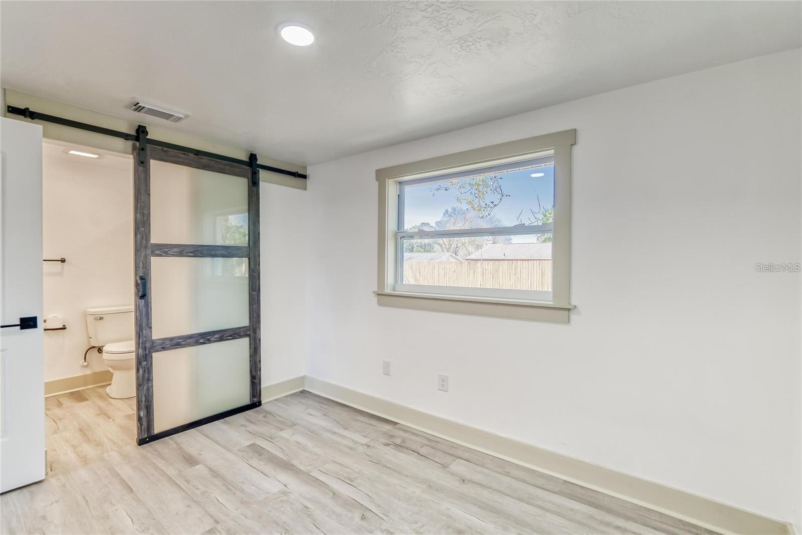 1300 MELONWOOD AVE — photo 6