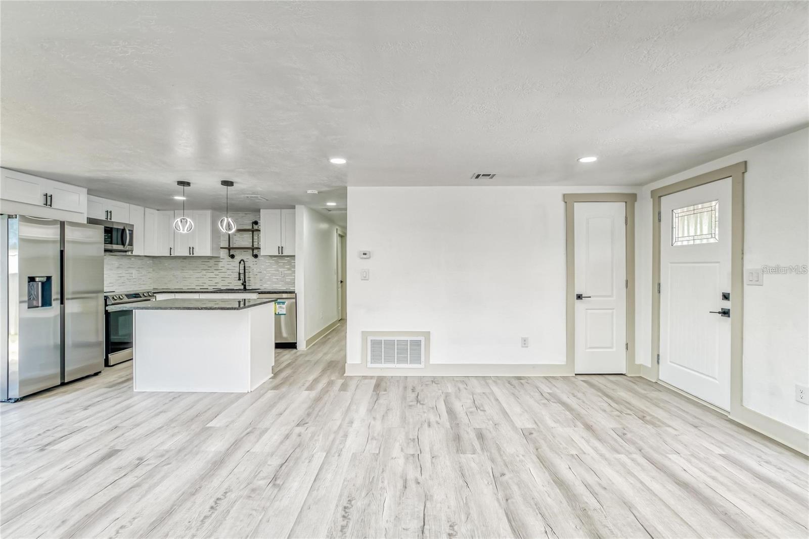 1300 MELONWOOD AVE — photo 3