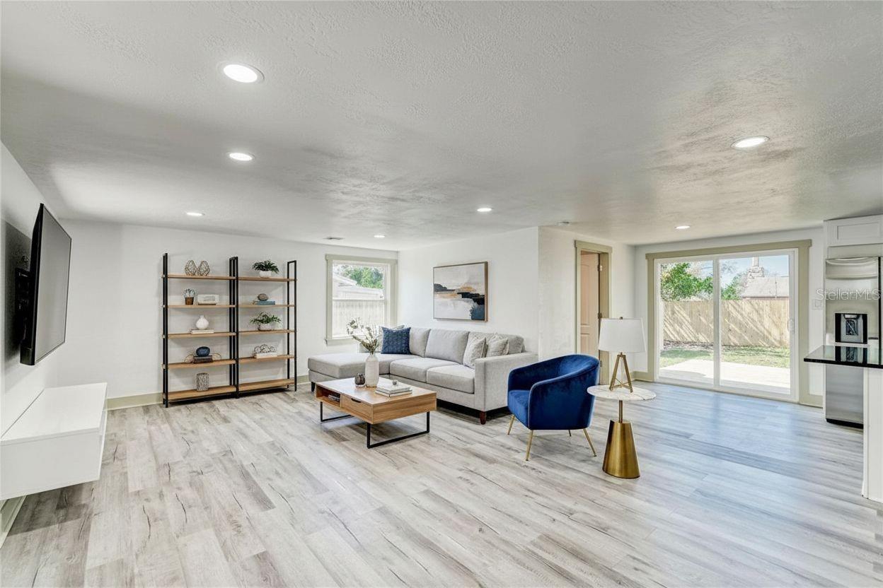 1300 MELONWOOD AVE — photo 2