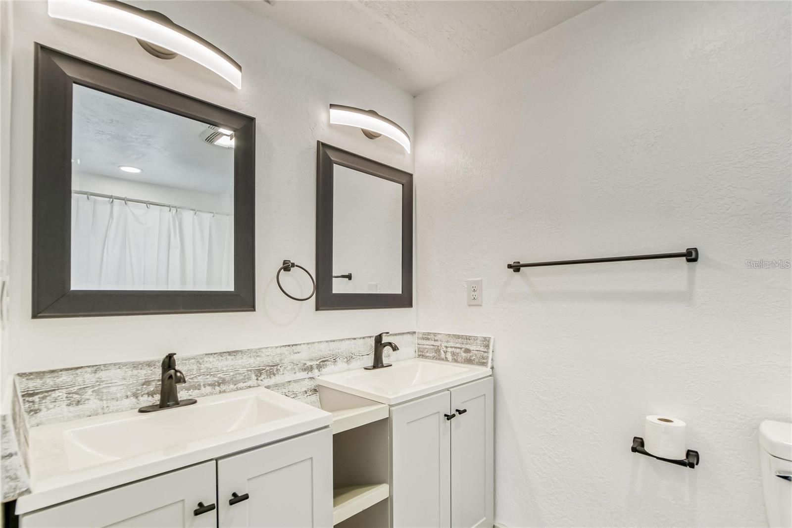 1300 MELONWOOD AVE — photo 10