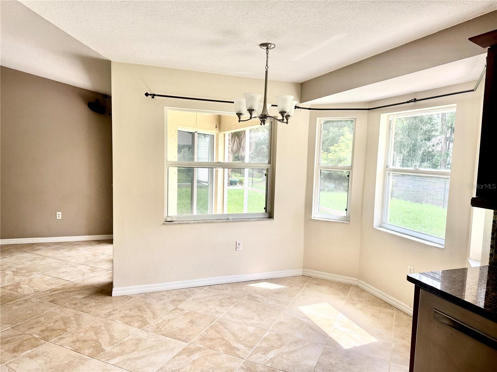 2043 OLD TRENTON LN — photo 2