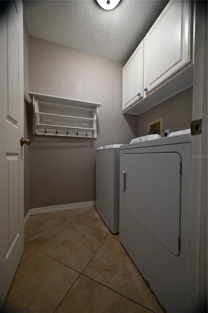 2043 OLD TRENTON LN — photo 37