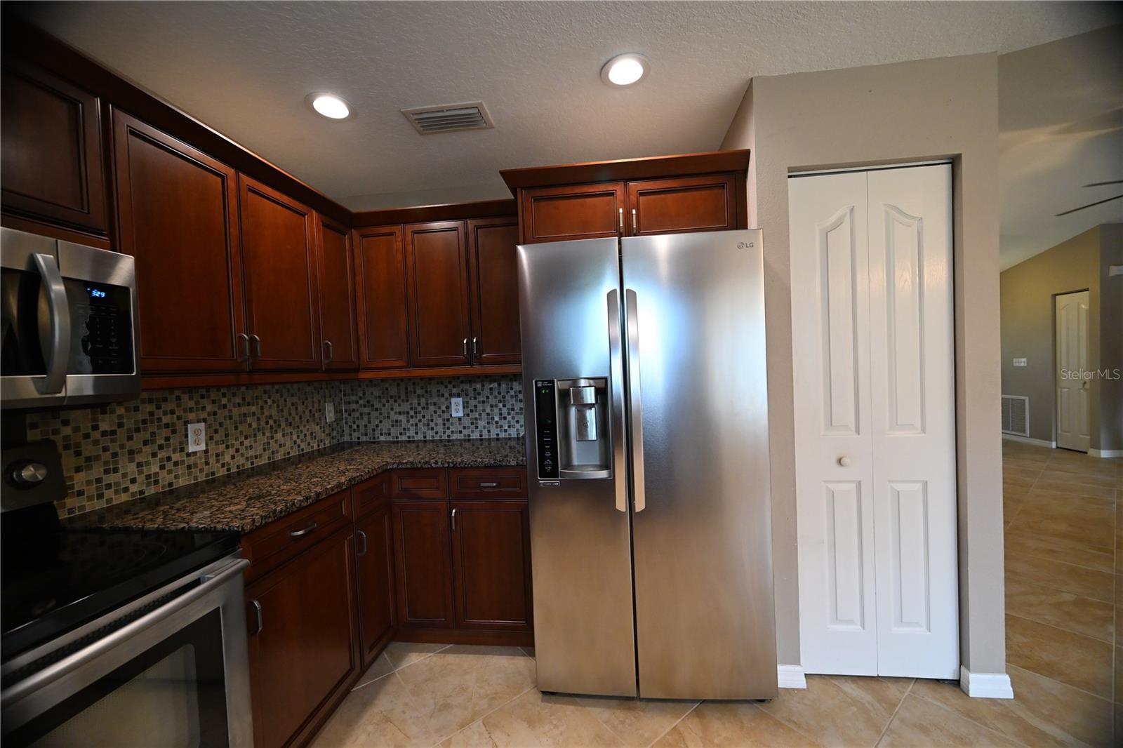 2043 OLD TRENTON LN — photo 13