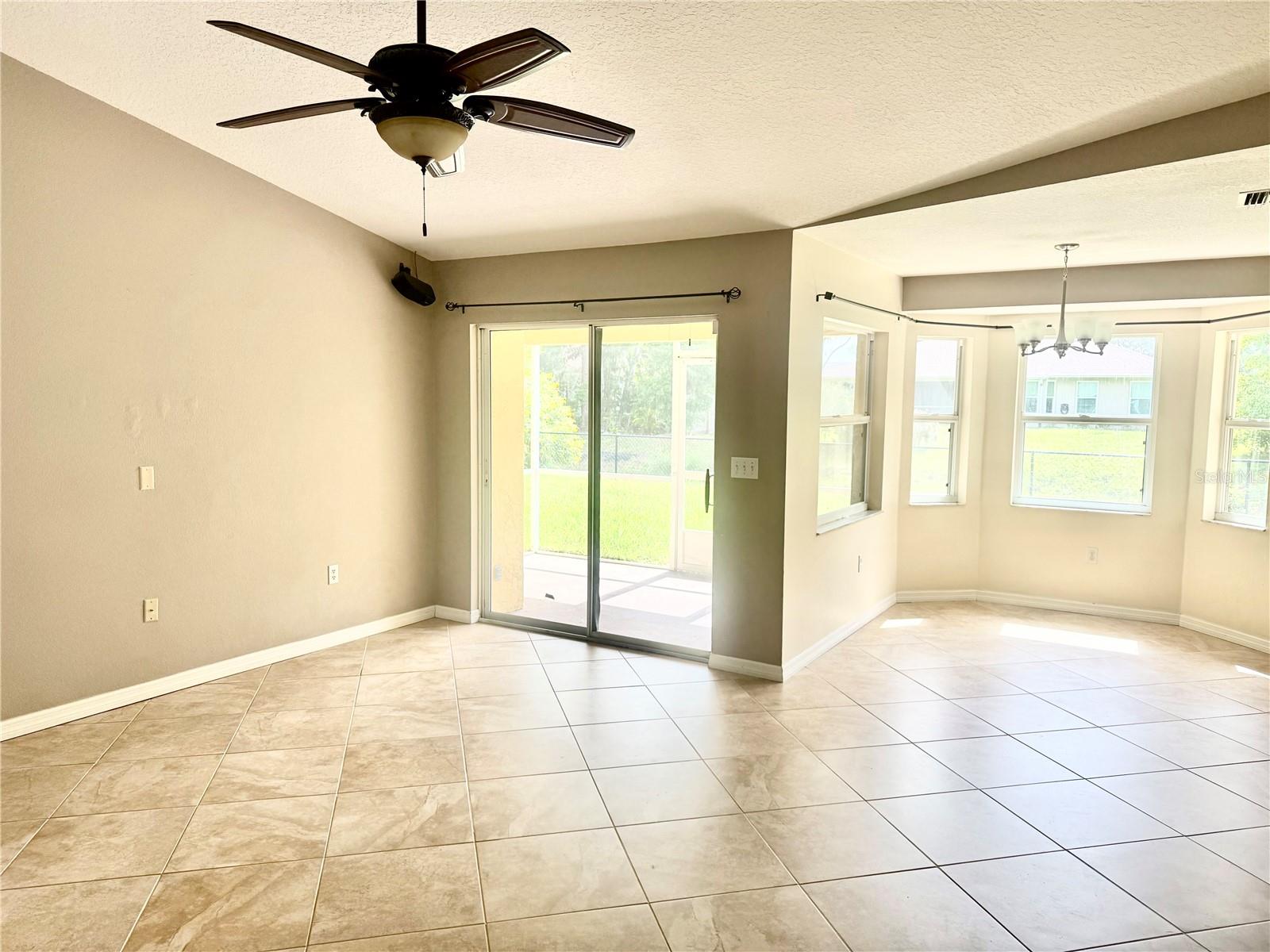 2043 OLD TRENTON LN — photo 3