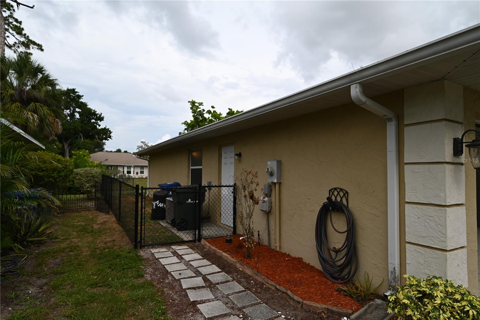 2043 OLD TRENTON LN — photo 17