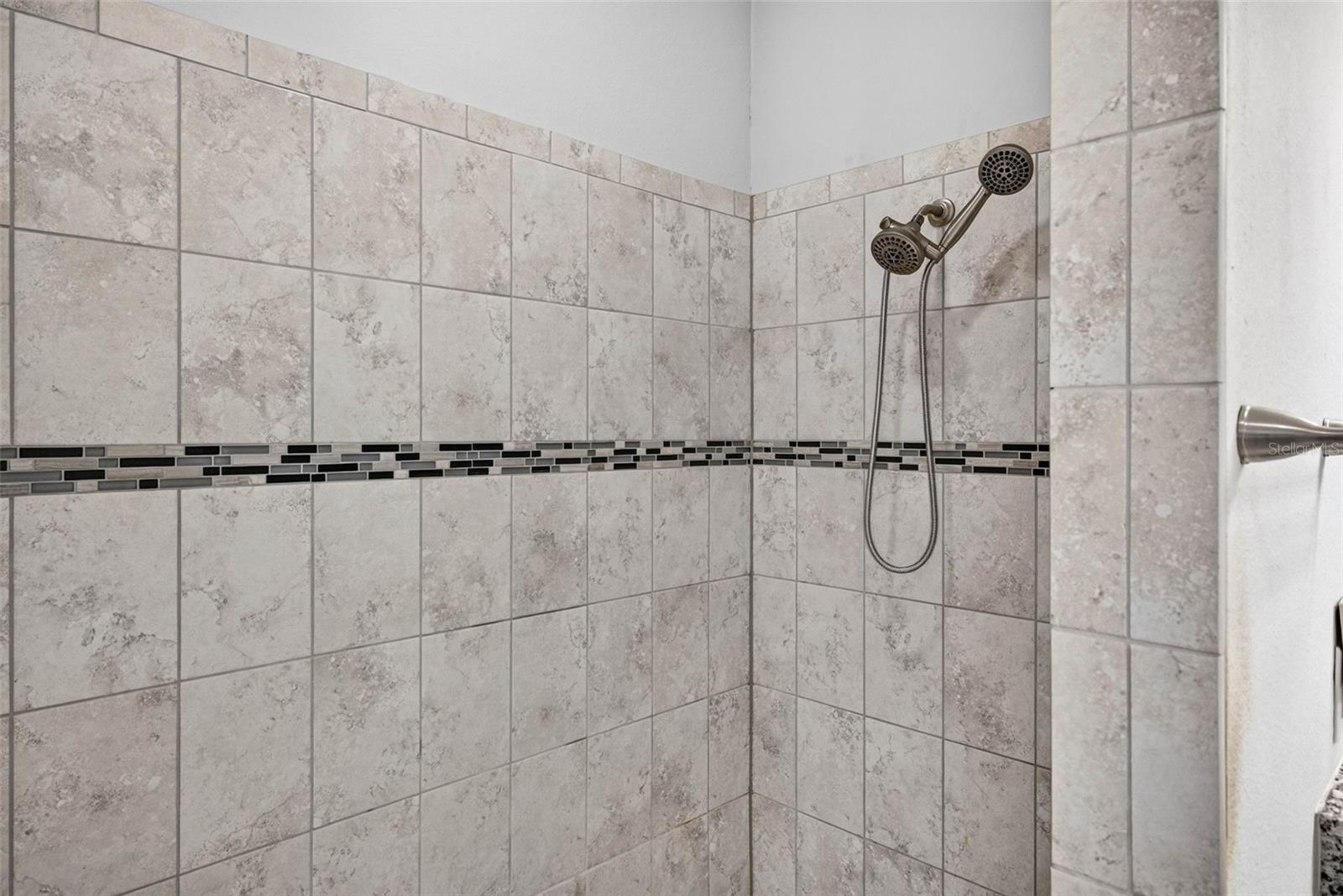 11514 LELAND GROVES DR — photo 32