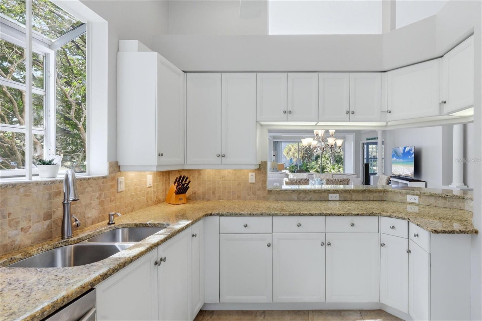 7906 WHITEBRIDGE GLN — photo 10