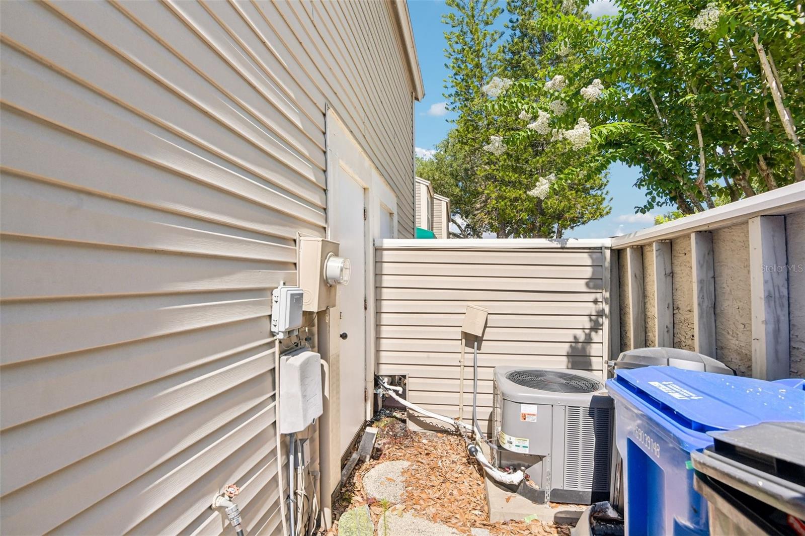 6910 LAKE PLACE CT — photo 38