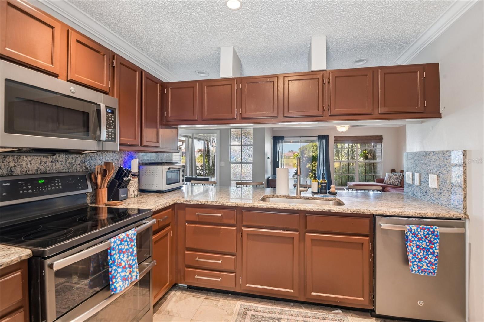 6910 LAKE PLACE CT — photo 17
