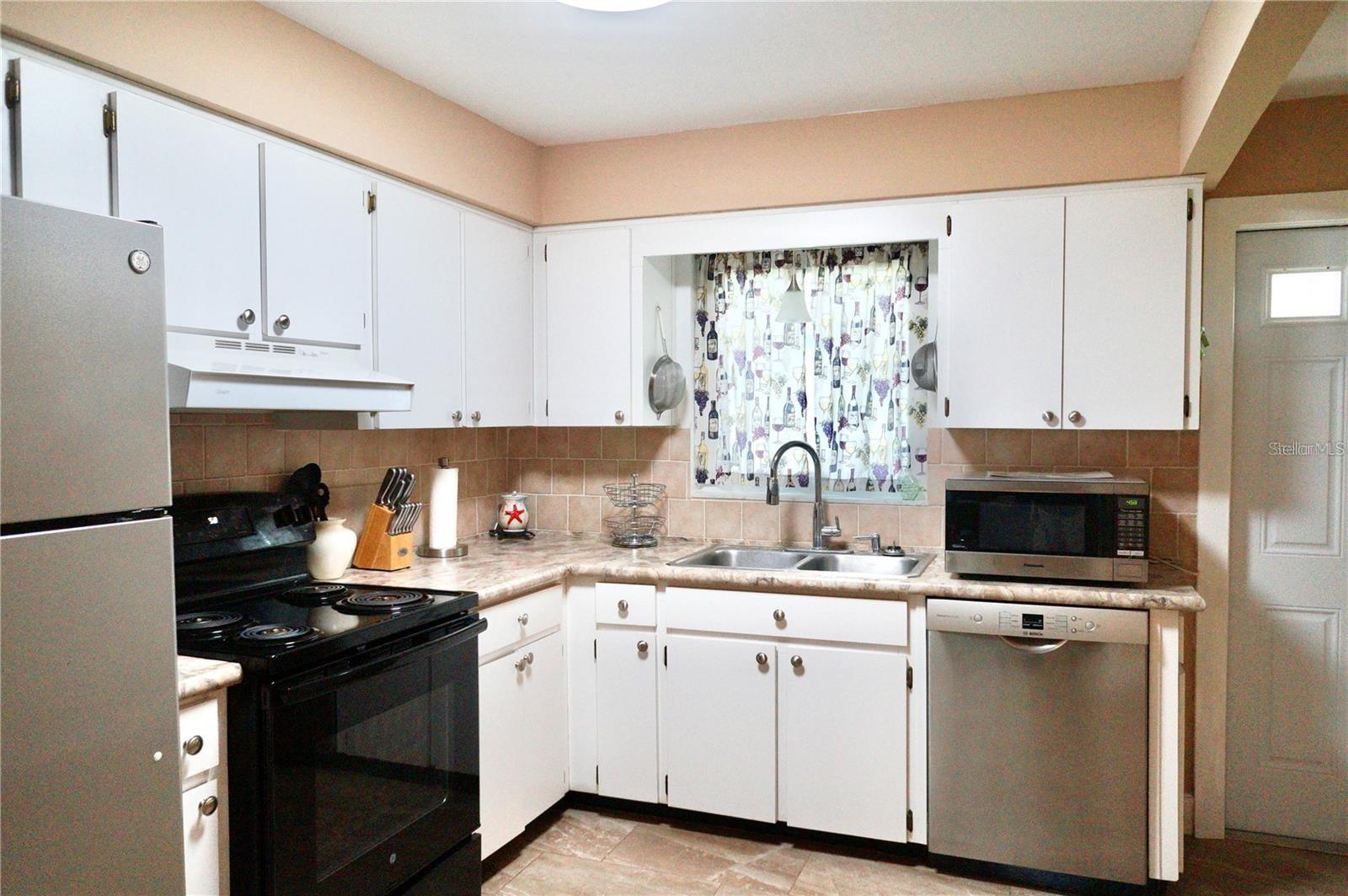 6890 VERSAILLES N #10 — photo 4