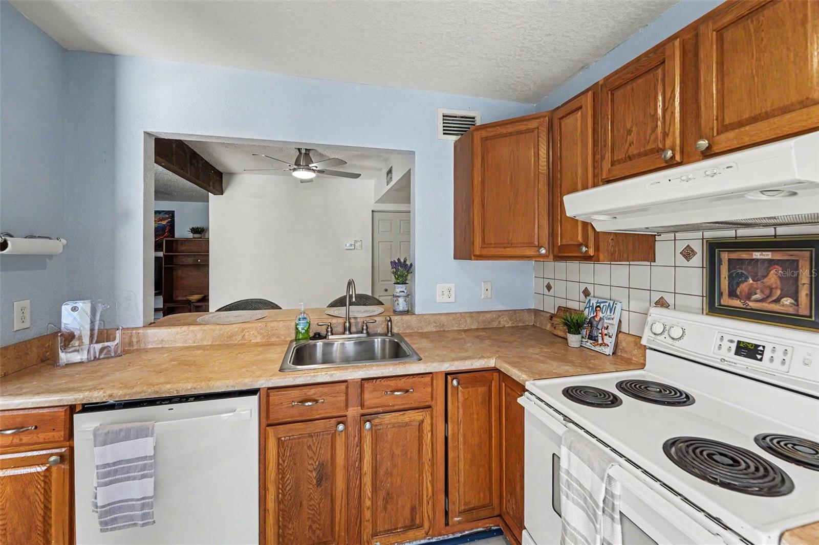 2095 SUNSET POINT RD #1904 — photo 9