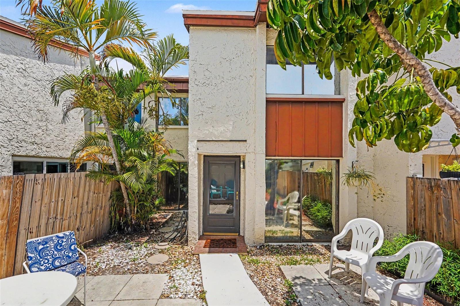 2095 SUNSET POINT RD #1904 — photo 2