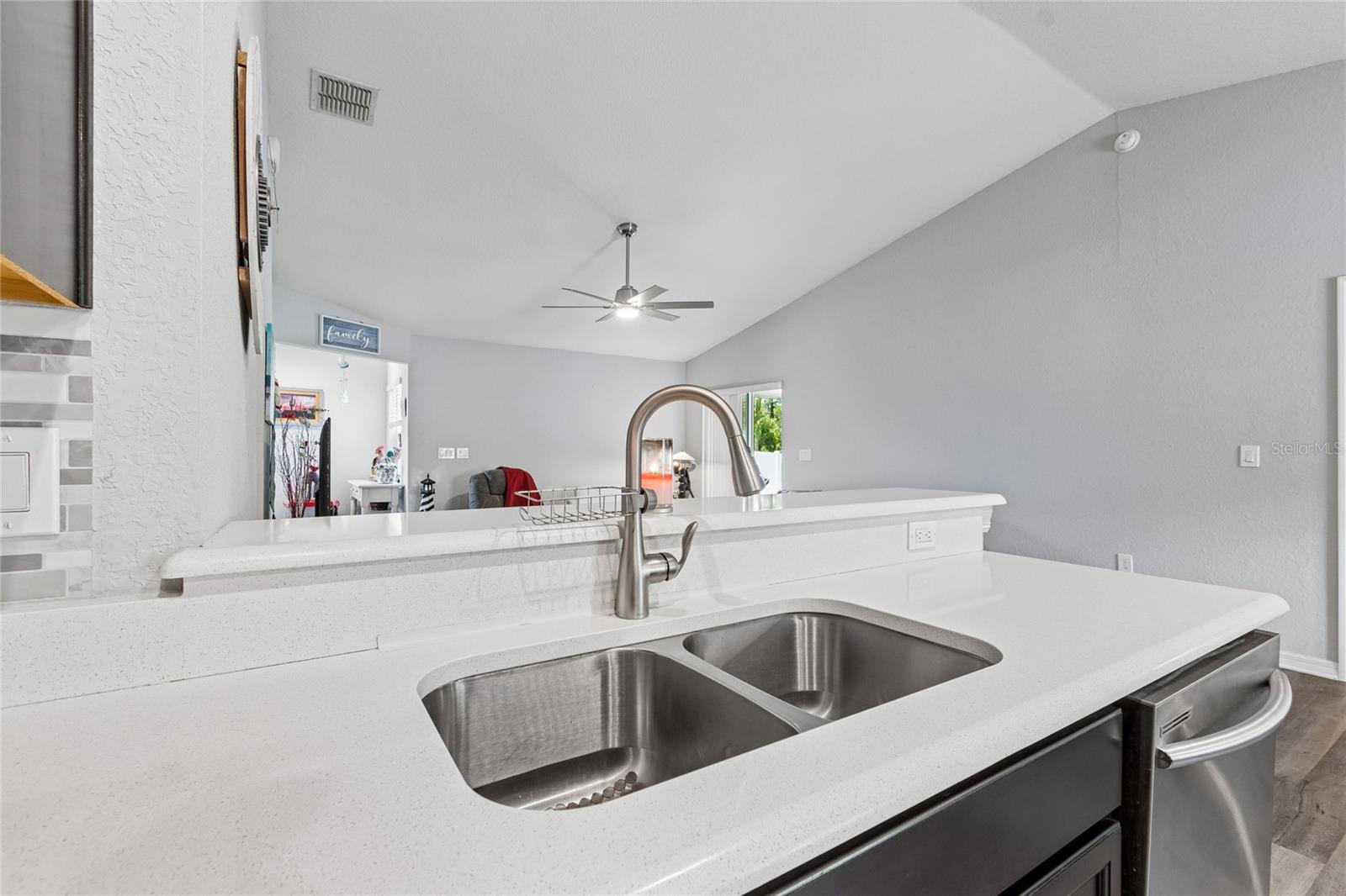 6917 GIDEON CIR — photo 18