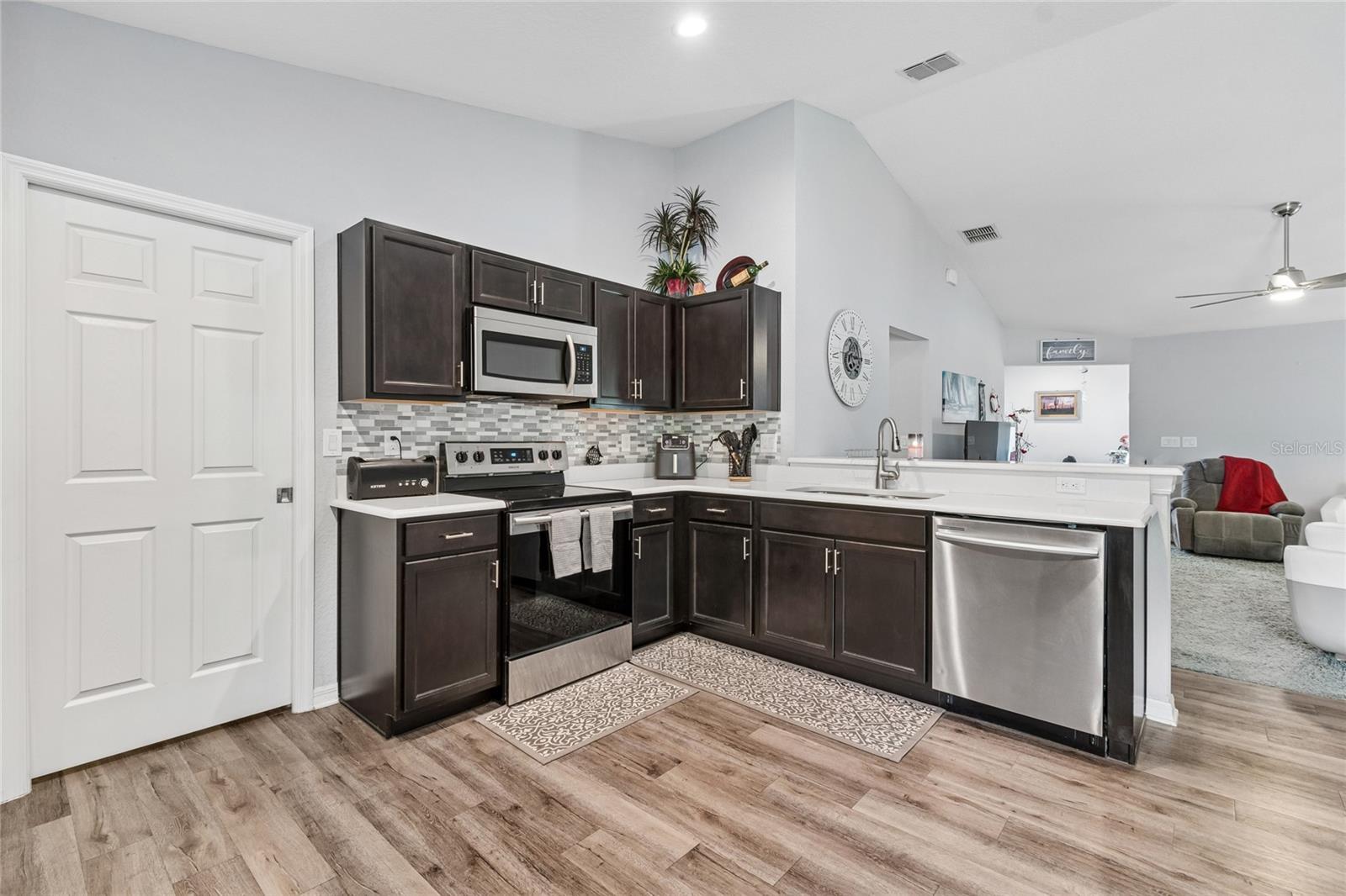 6917 GIDEON CIR — photo 15