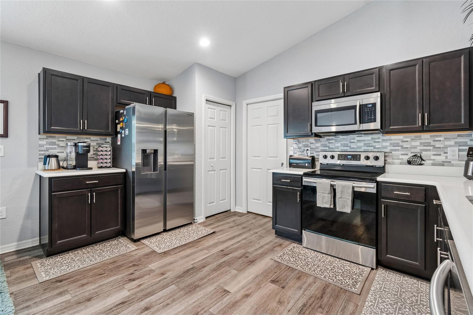 6917 GIDEON CIR — photo 12
