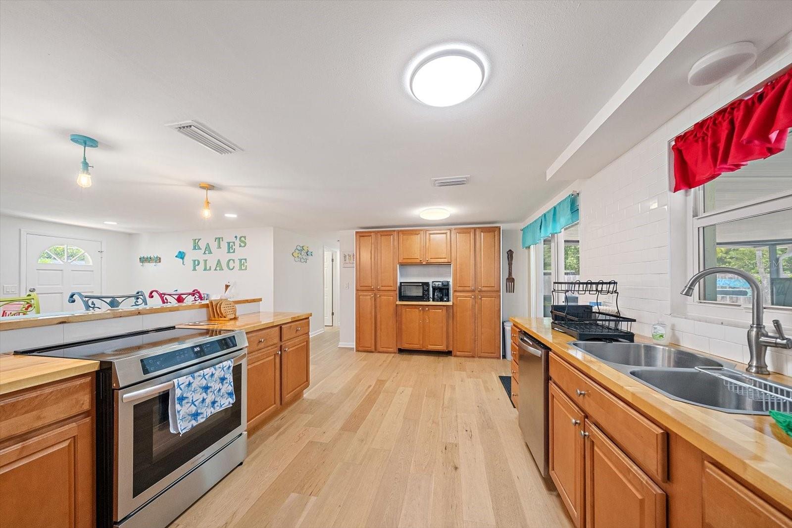 2923 LINWOOD DR — photo 3