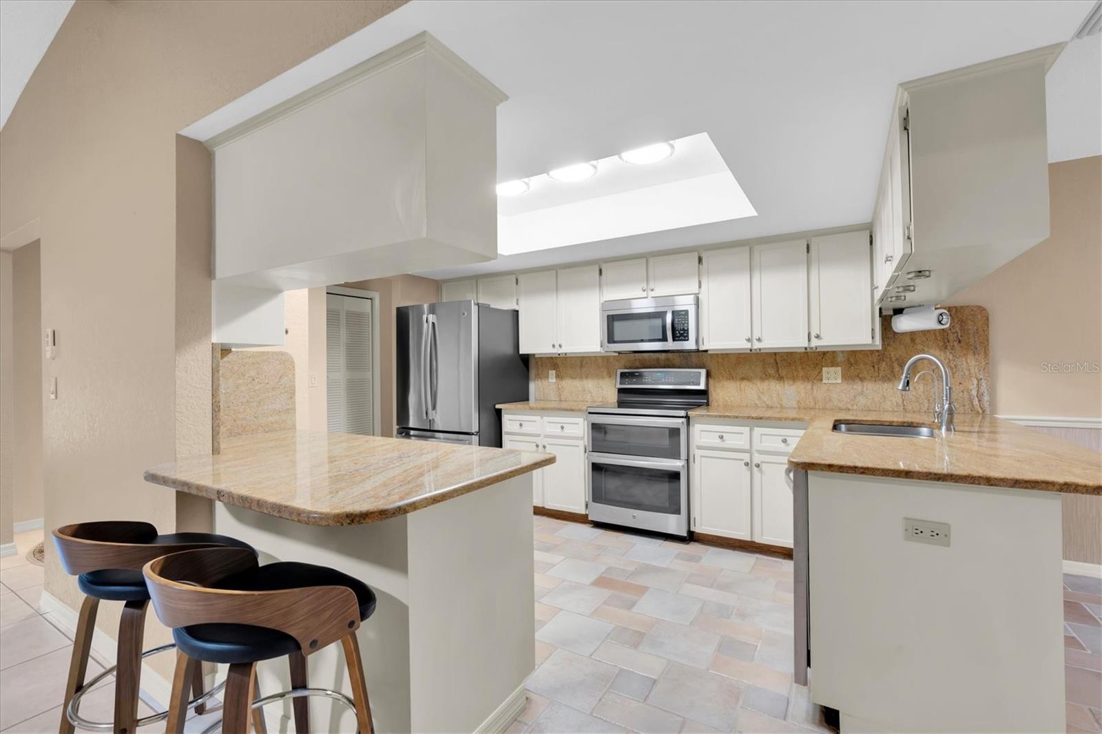 6812 RIDGE TOP DR — photo 14
