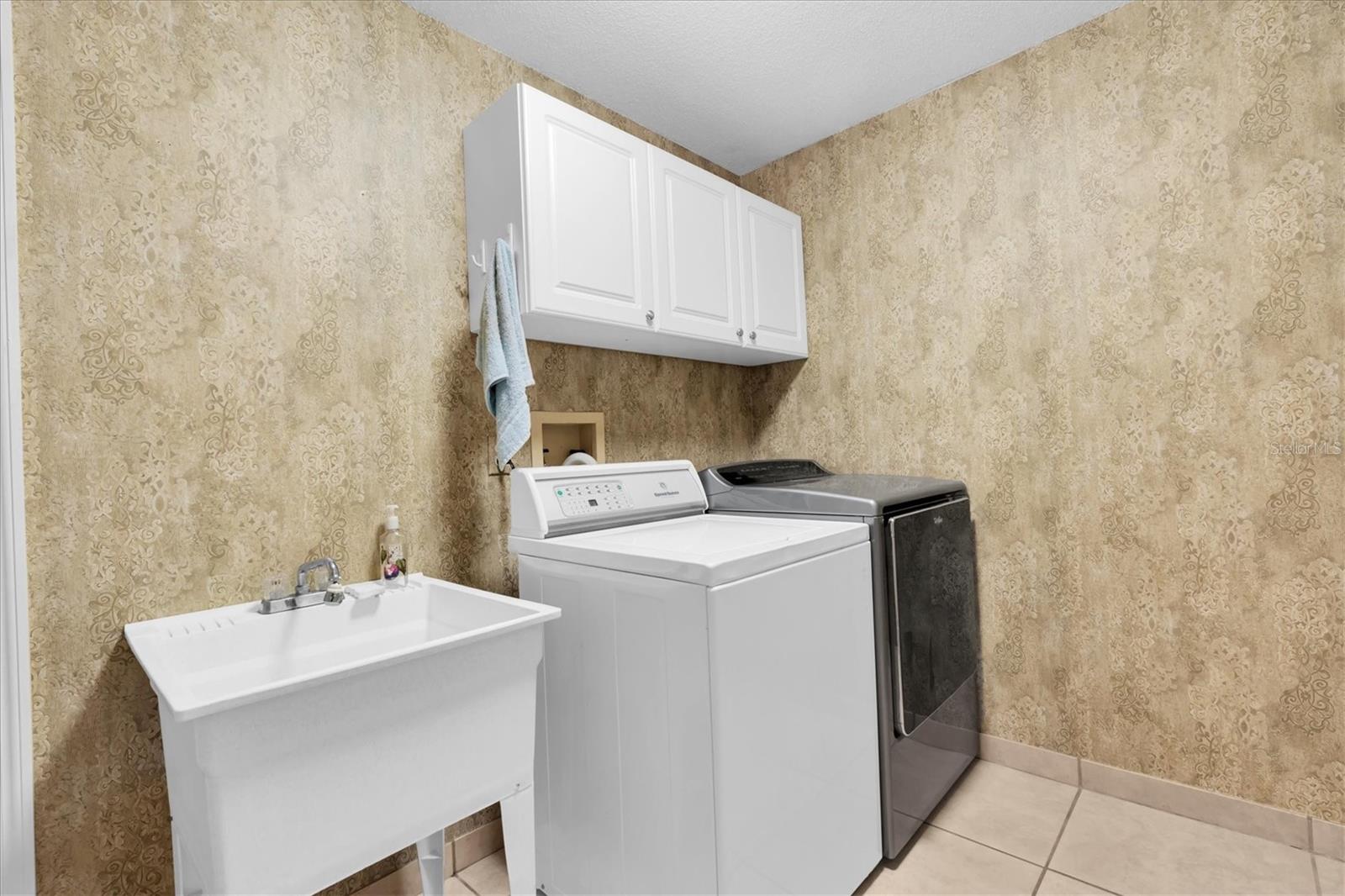 6812 RIDGE TOP DR — photo 37
