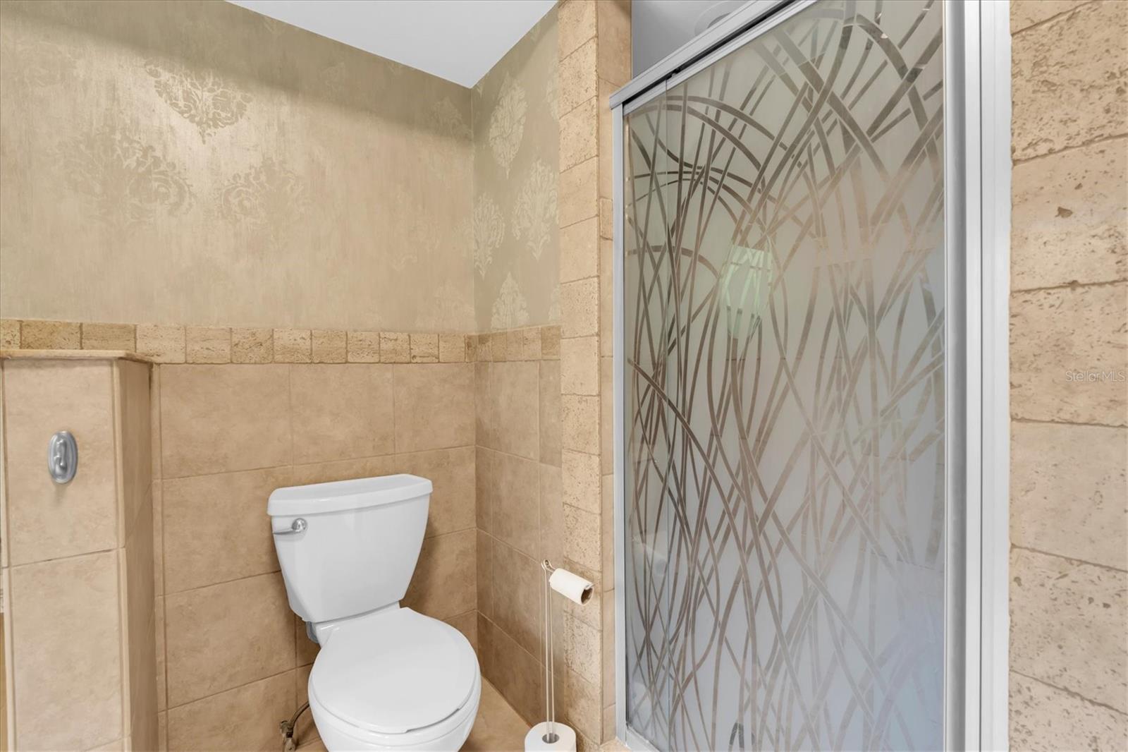 6812 RIDGE TOP DR — photo 32