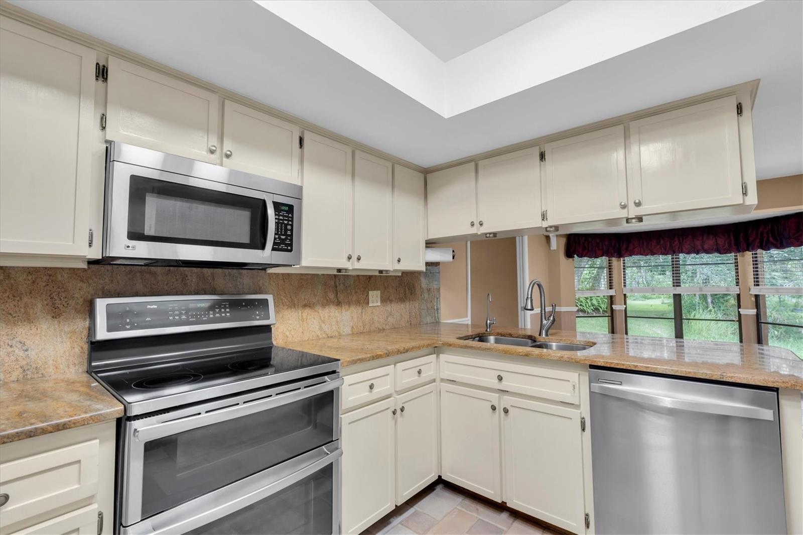 6812 RIDGE TOP DR — photo 16