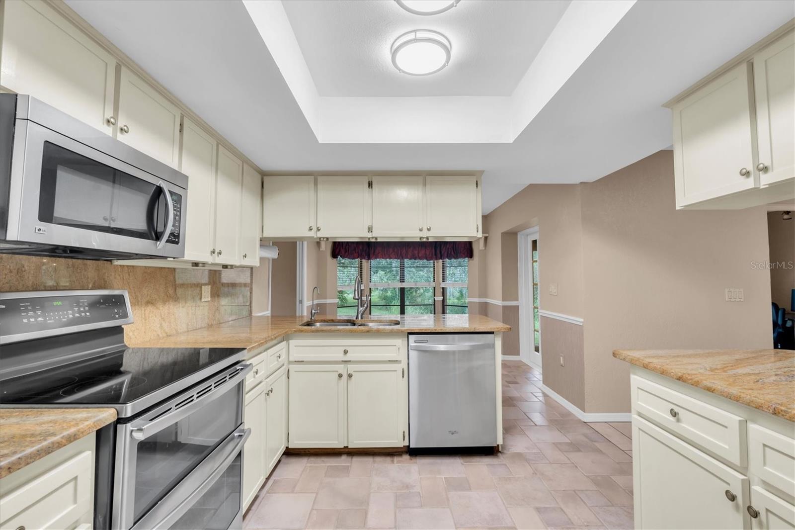 6812 RIDGE TOP DR — photo 15