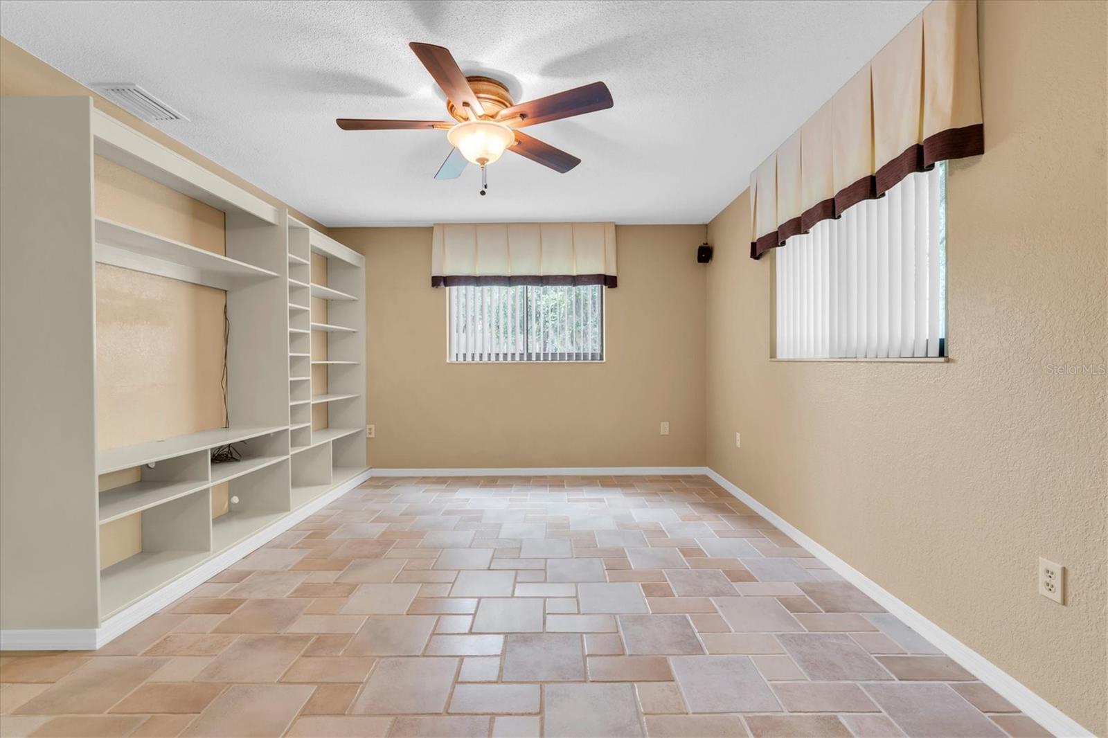 6812 RIDGE TOP DR — photo 24